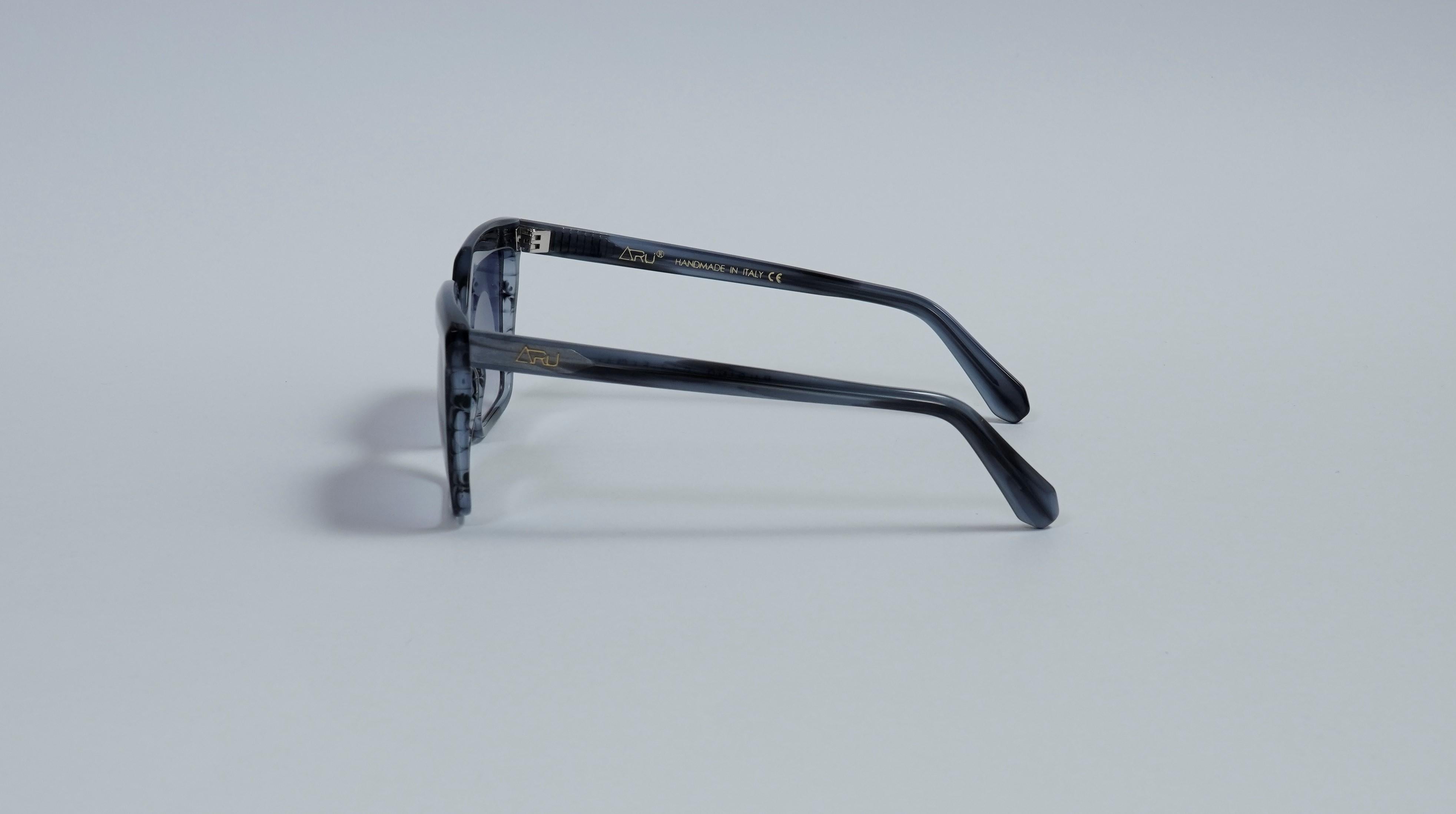 Black Aru Eyewear blue sunglasses