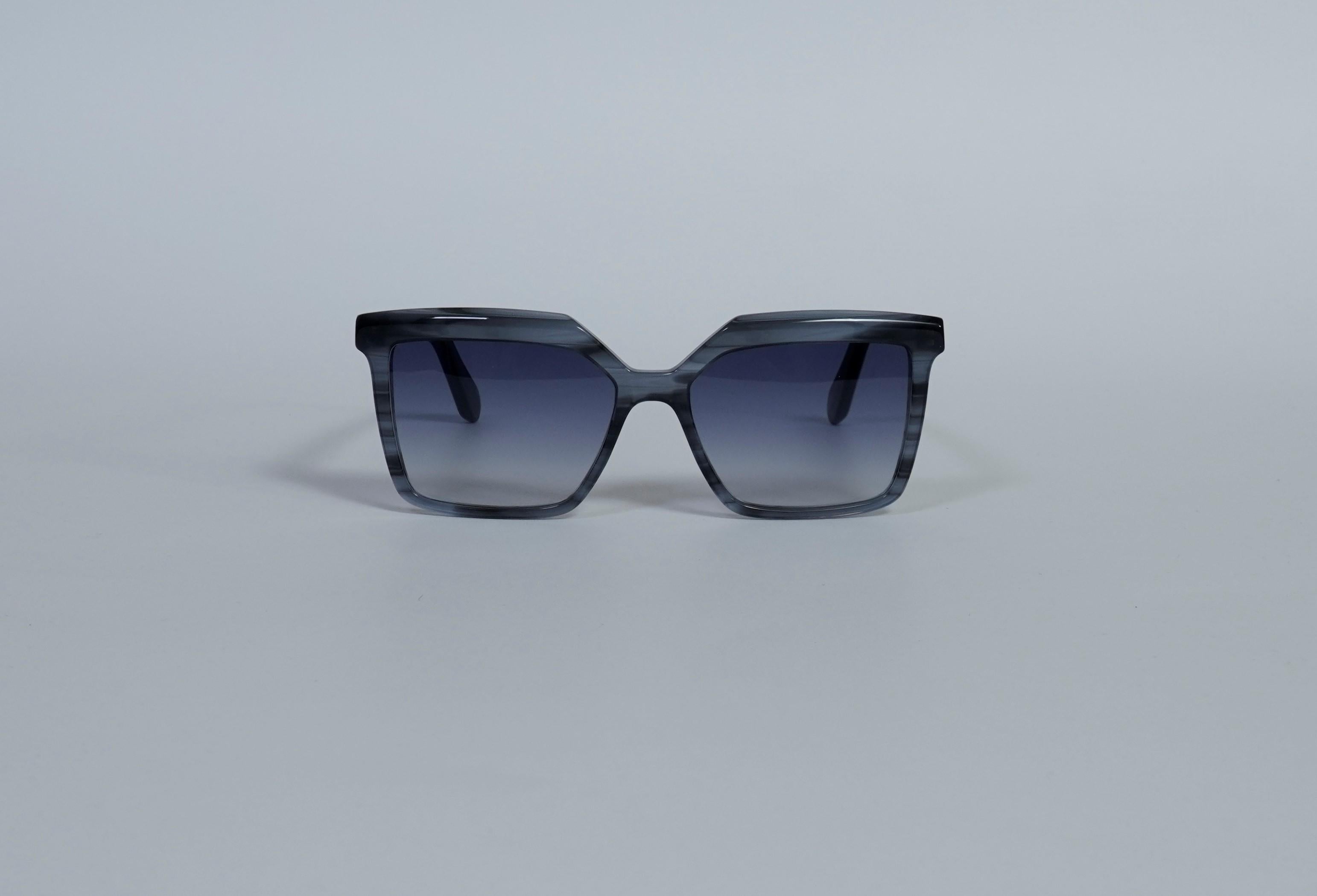 Aru Eyewear blue sunglasses In New Condition In Capri, IT