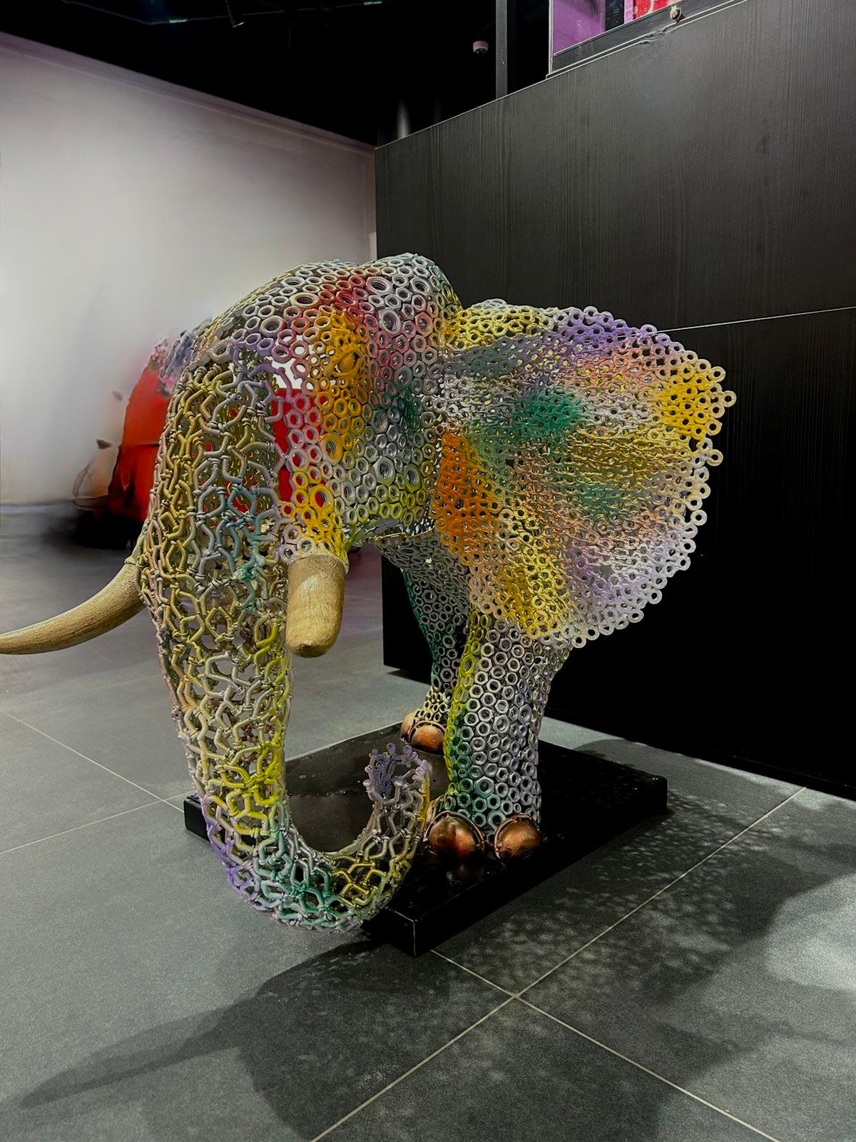 Bunter Elefant (Pop-Art), Sculpture, von Arun A