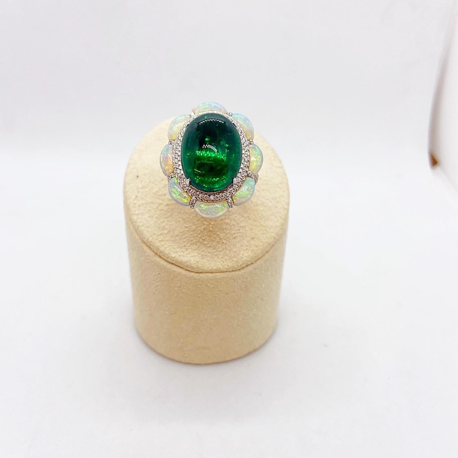 Arunashi 18KT Weißgold, 10,11 Karat Ring mit Smaragd im Cabochon-Schliff und Opalen und Diamanten im Angebot 2