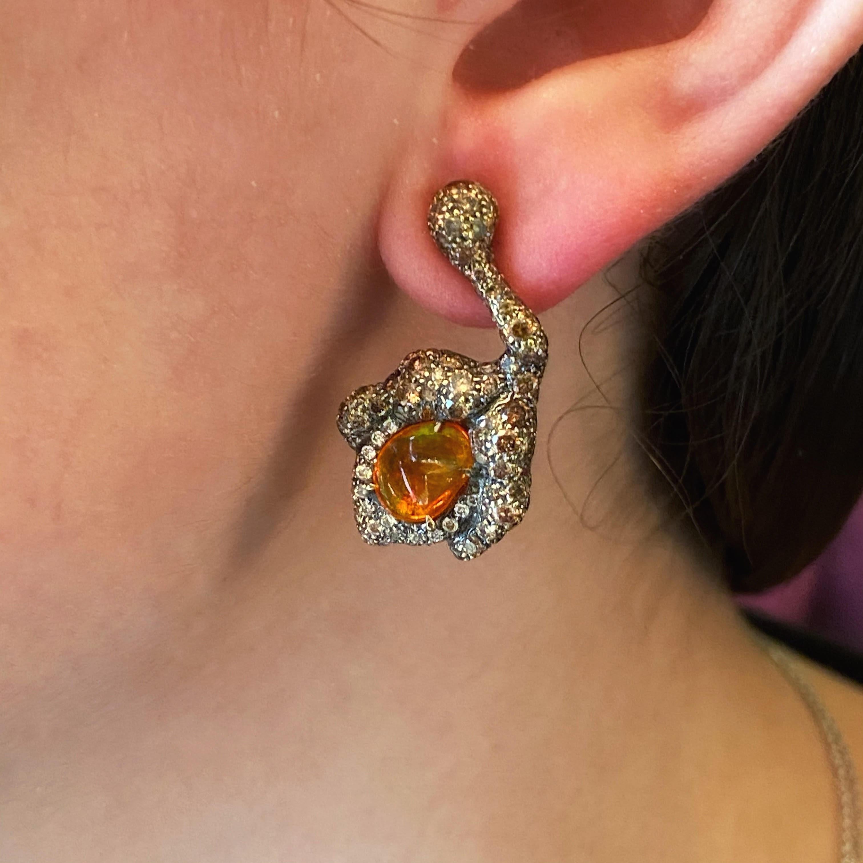 Arunashi Fire Opal Flower Bud Earrings, 18 Karat Blackened Gold In New Condition For Sale In Beverly Hills, CA