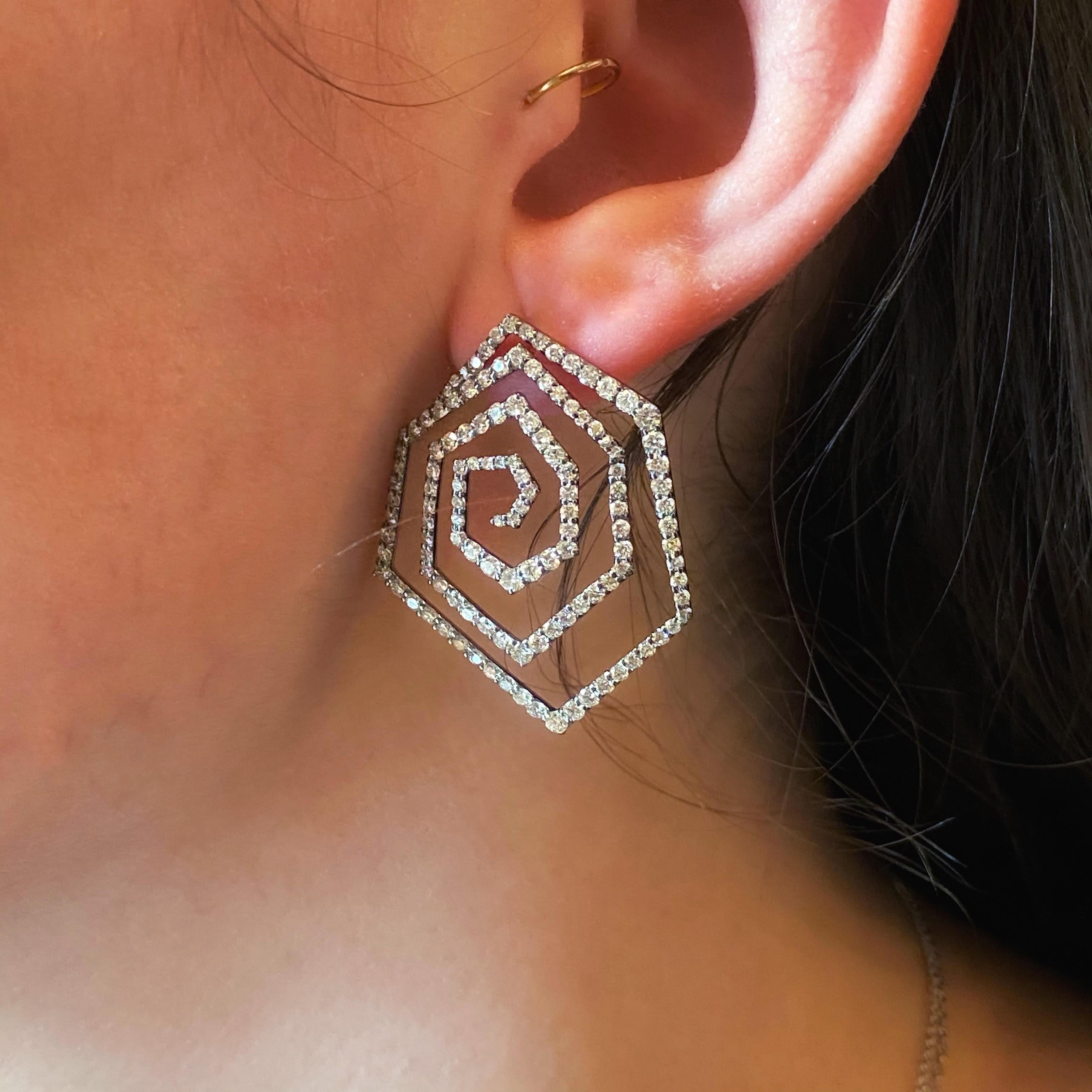 Arunashi Pendientes Triángulo Espiral Diamante, Oro Ennegrecido 18 Kilates Corte brillante en venta