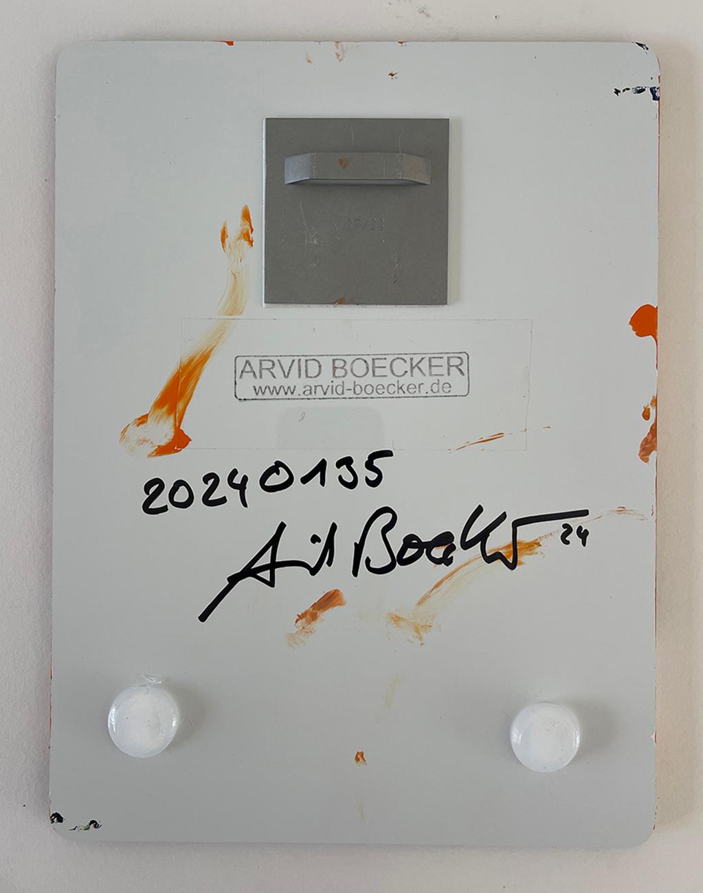 20240135 (Pittura astratta)
Acrilico e resina su Alu Dibond - Senza cornice.

Boecker inizia ogni nuova opera scrivendo a matita la sua composizione. Ma l'opera in definitiva riguarda i colori e gli strati che si evolveranno sulla superficie nel