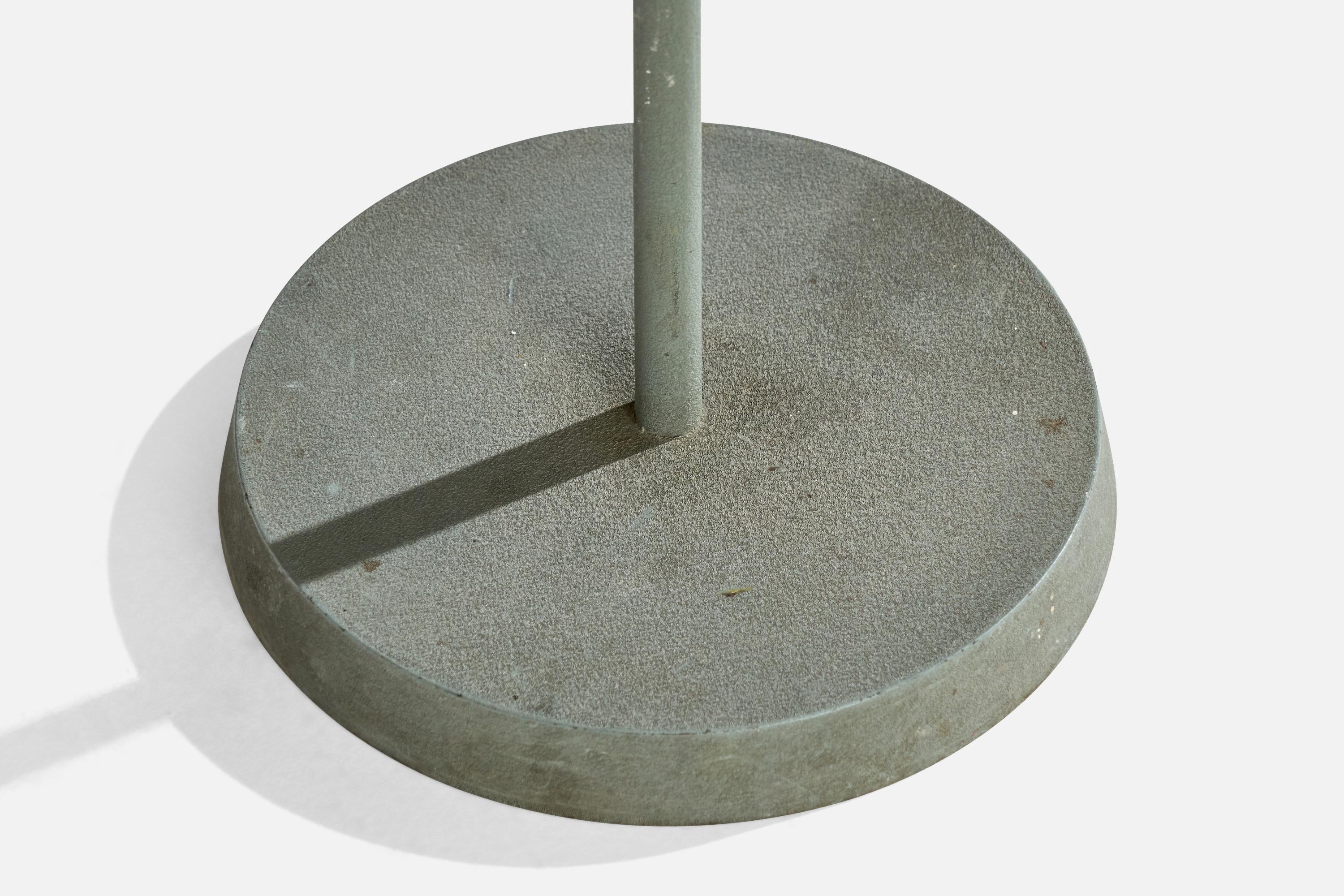 Arvid Böhlmarks Lampfabrik, lampadaire, métal, laiton, fer, Suède, années 1950 Bon état - En vente à High Point, NC
