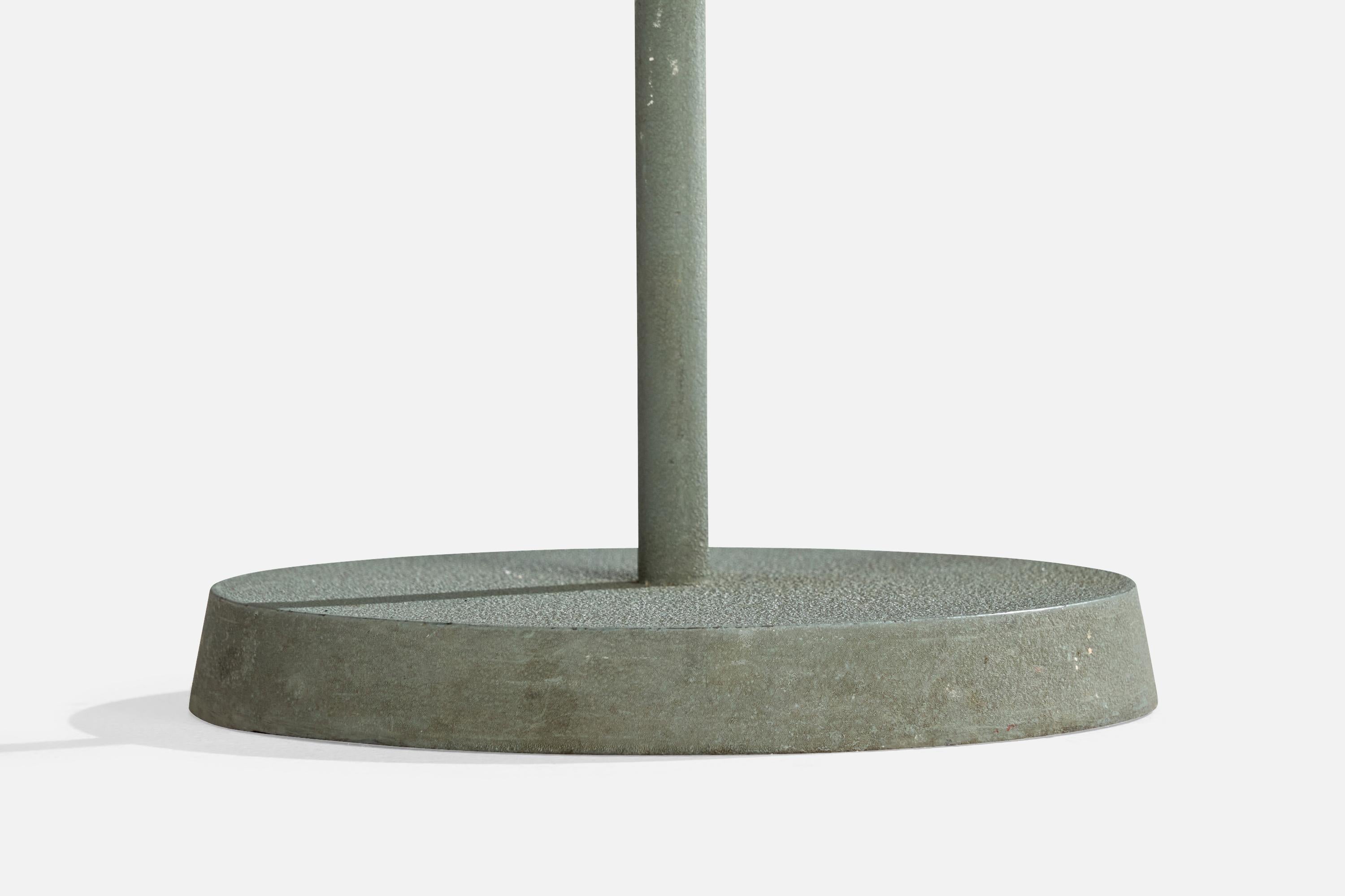 Milieu du XXe siècle Arvid Böhlmarks Lampfabrik, lampadaire, métal, laiton, fer, Suède, années 1950 en vente