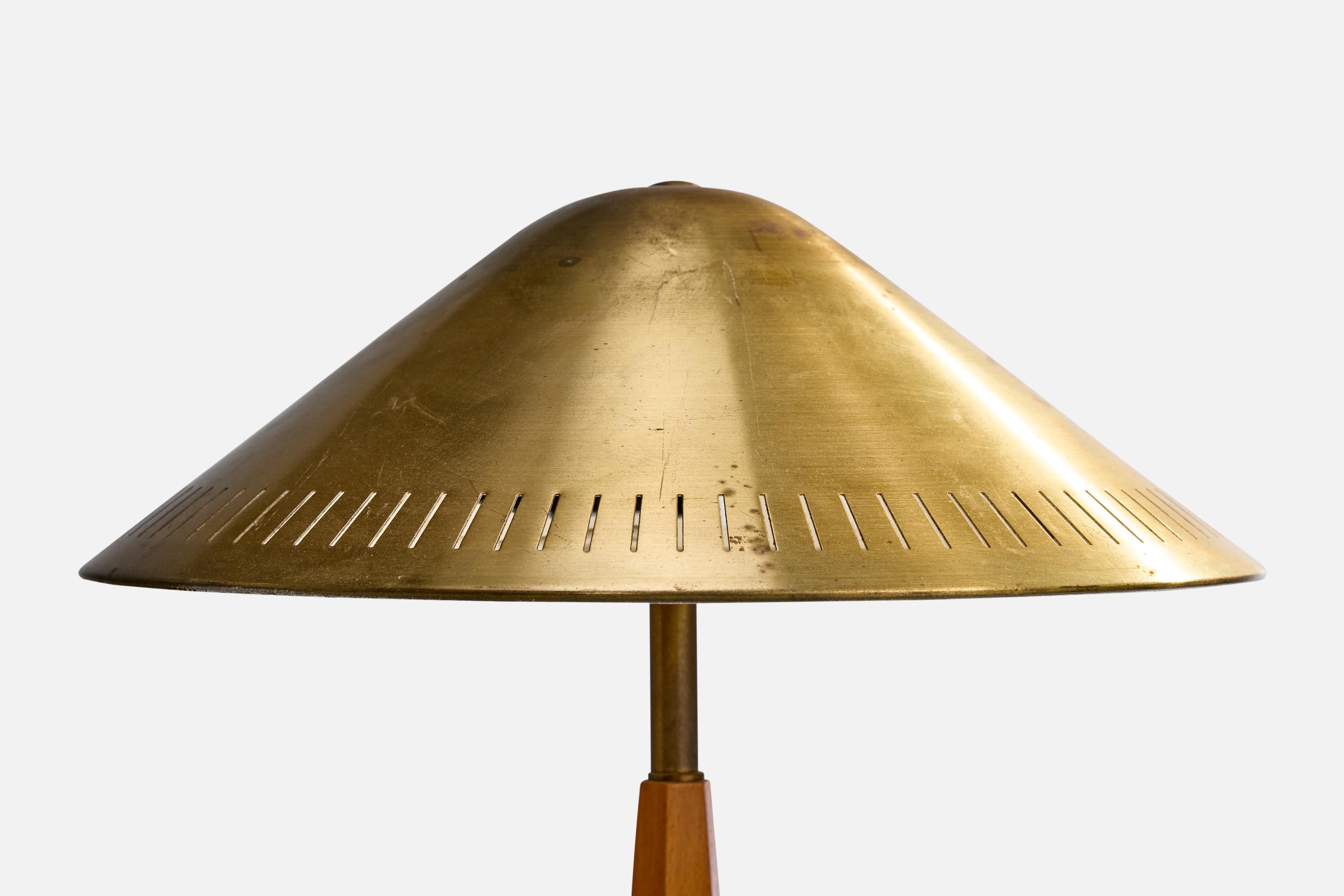 Arvid Böhlmarks Lampfabrik, Lámpara de mesa, latón, olmo, Suecia, años 40 en venta 3
