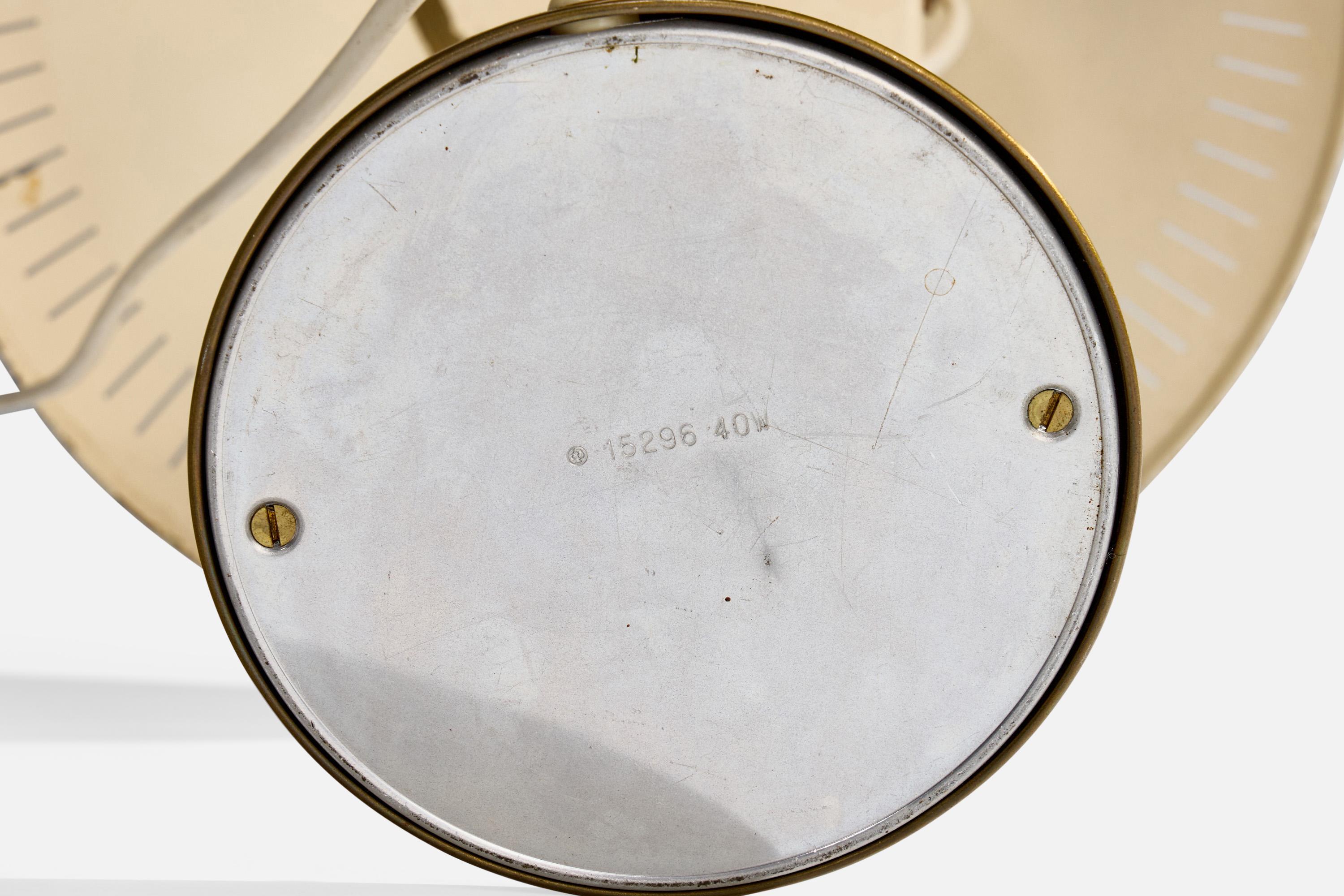 Arvid Böhlmarks Lampfabrik, Lámpara de mesa, latón, olmo, Suecia, años 40 en venta 4