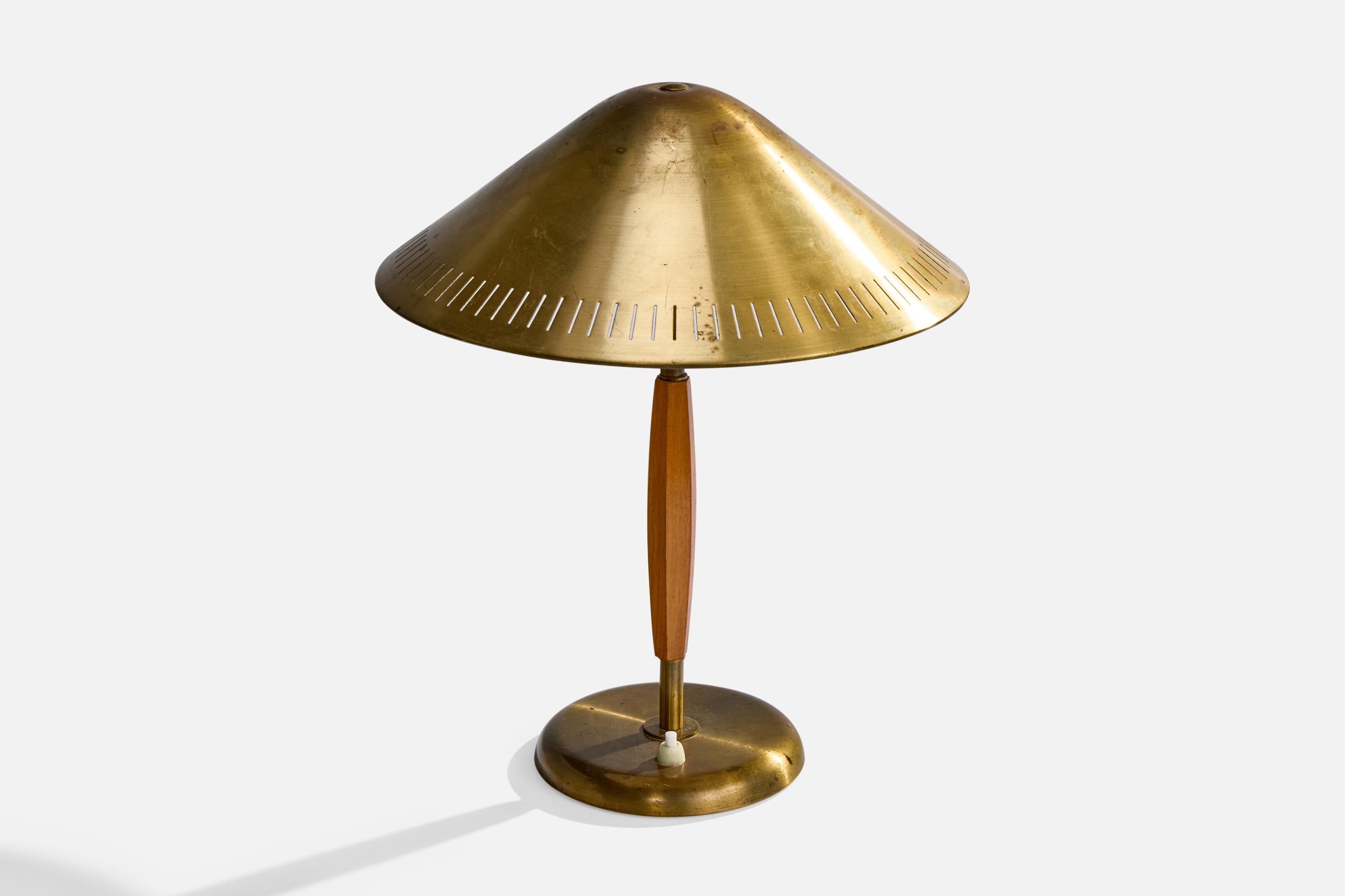 Arvid Böhlmarks Lampfabrik, Lámpara de mesa, latón, olmo, Suecia, años 40 Escandinavo moderno en venta