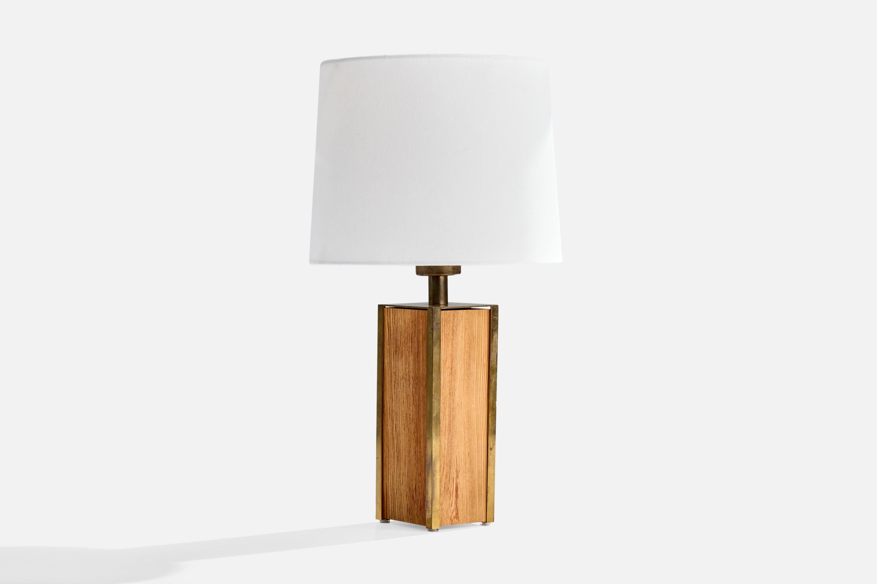 A brass and pine table lamp produced by Arvid Böhlmarks Lampfabrik, c. 1950s.

Dimensions of Lamp (Inches): 13