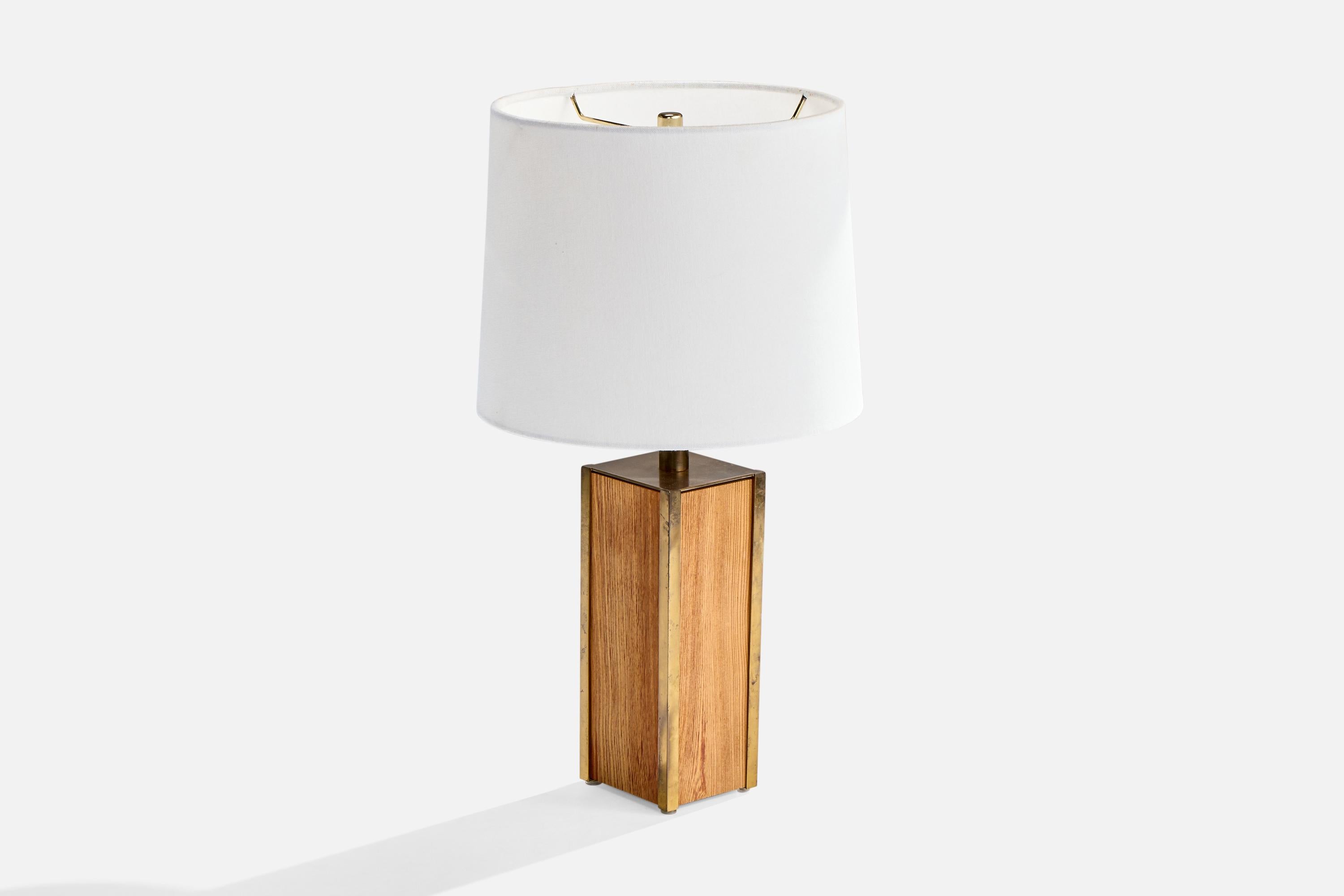 Mid-Century moderno Arvid Böhlmarks Lampfabrik, Table Lamp, Brass, Pine, Sweden, 1950s in vendita