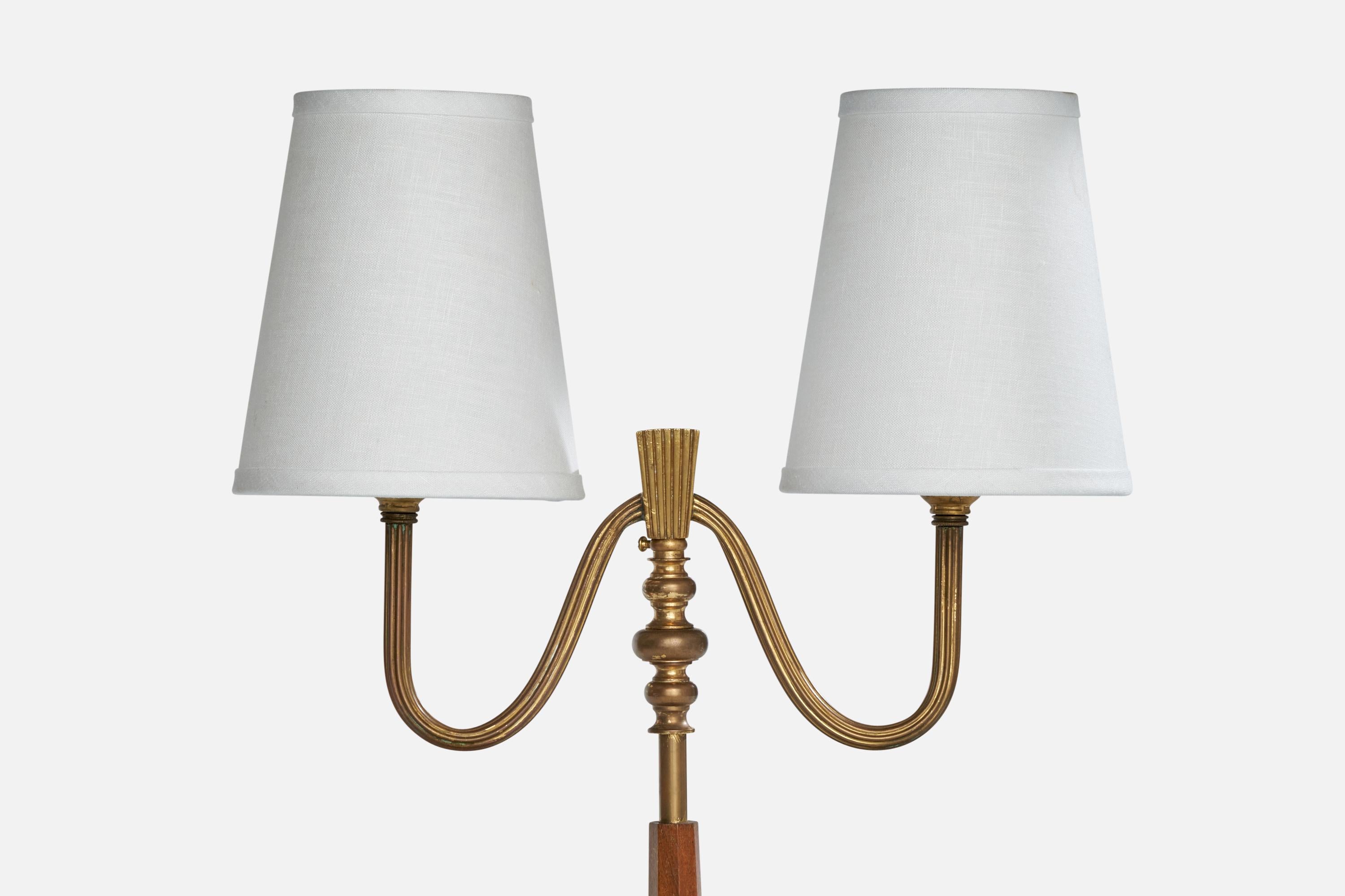Suédois Arvid Böhlmarks Lampfabrik, lampe de table, laiton, Wood, tissu, Suède, années 1930 en vente
