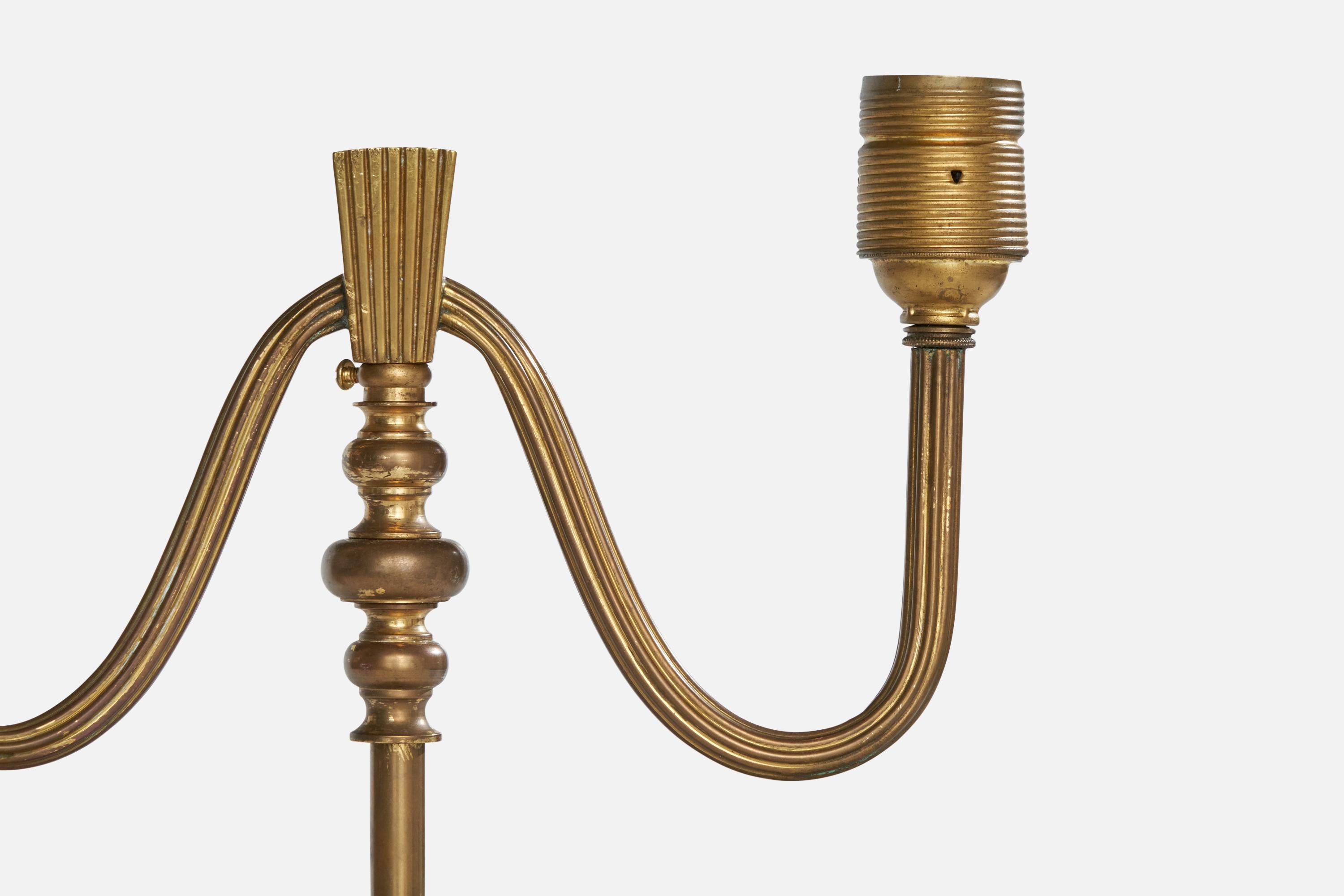 Arvid Böhlmarks Lampfabrik, lampe de table, laiton, Wood, tissu, Suède, années 1930 Bon état - En vente à High Point, NC