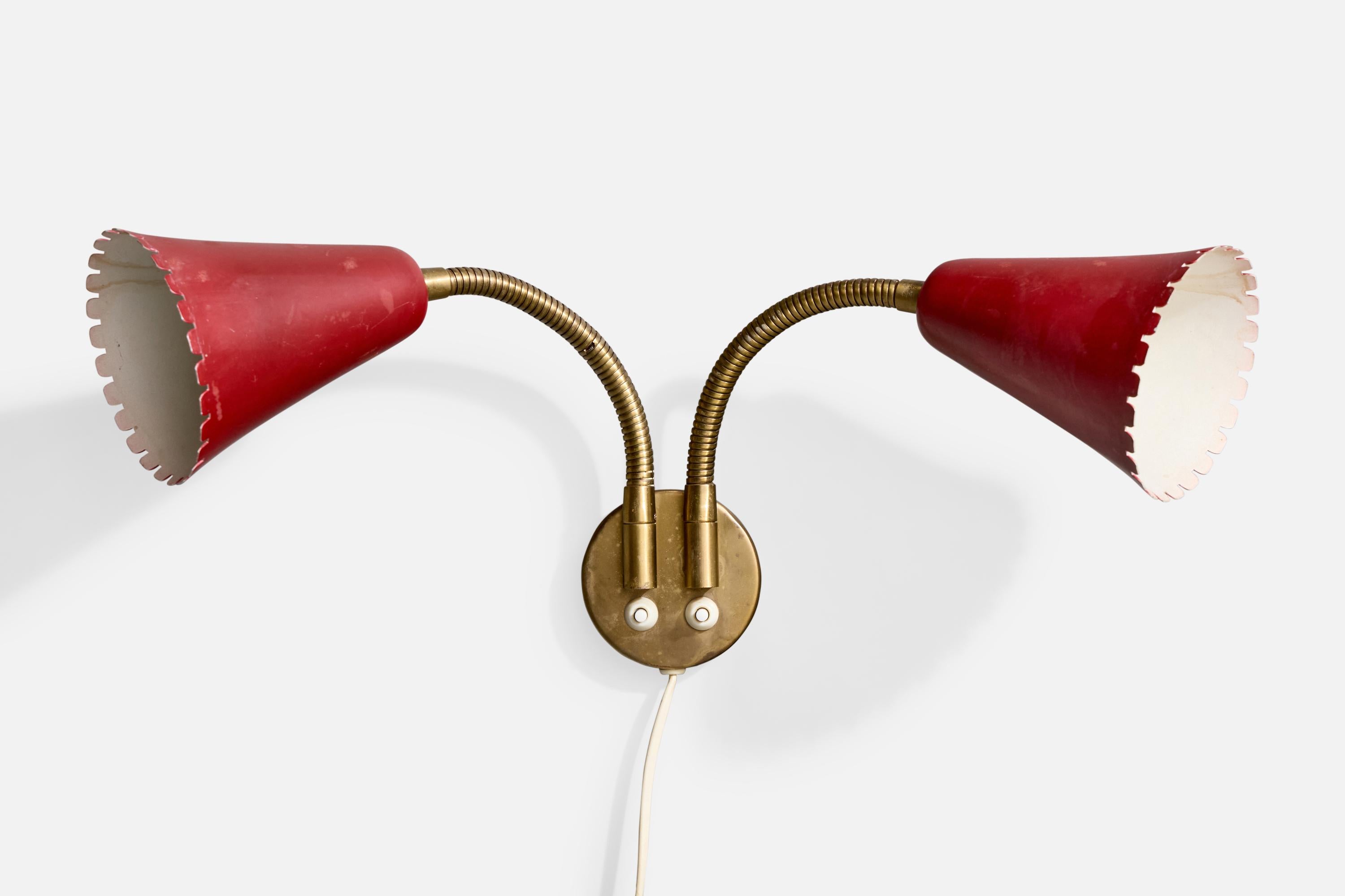 Applique in ottone e metallo laccato rosso prodotta da Arvid Böhlmarks Lampfabrik, Svezia, anni '50 circa.

Misurato come mostrato.

Dimensioni complessive (pollici): 13,0 