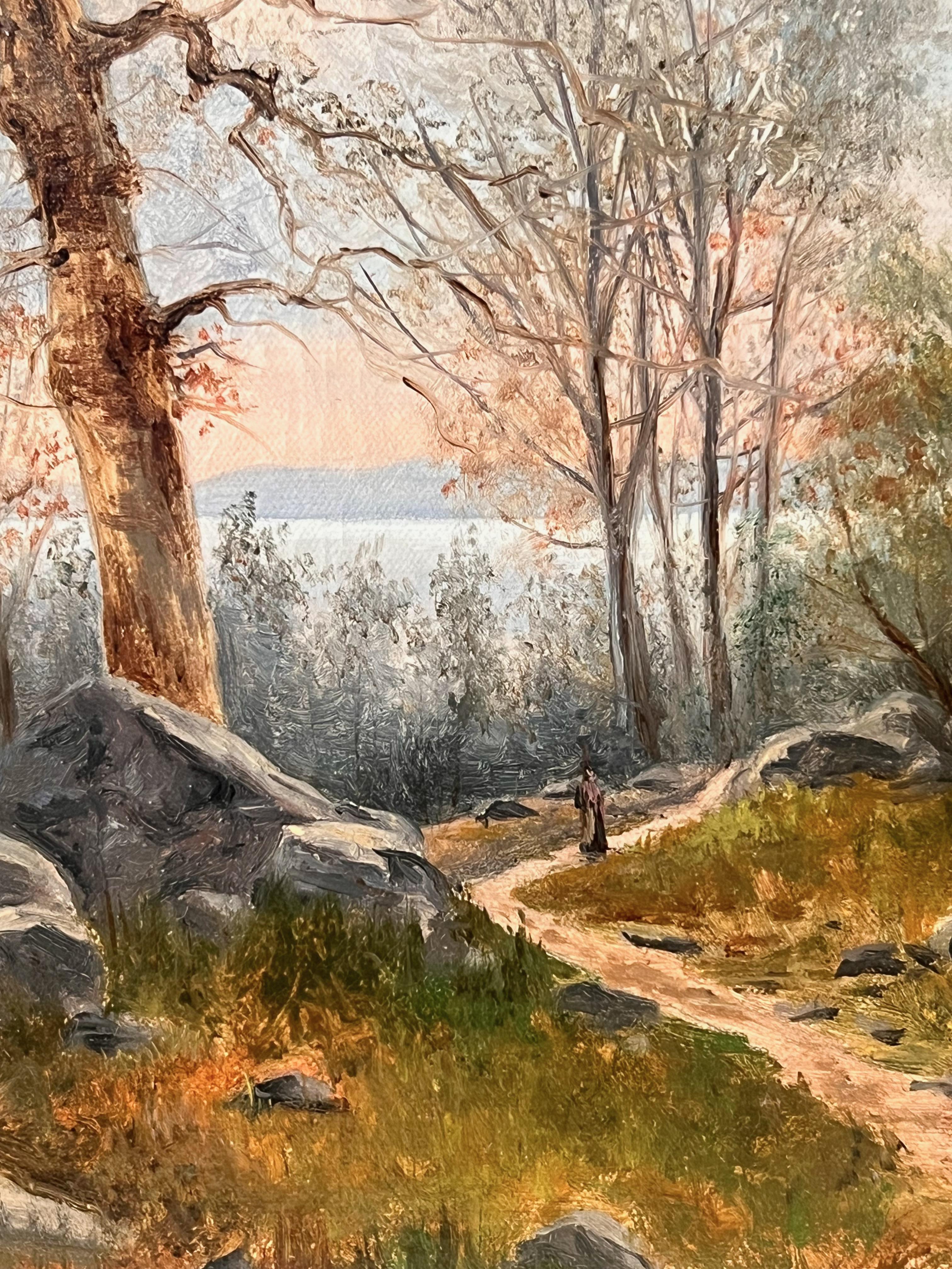 Herbstlandschaft, die Arvid Mauritz Lindström (1849-1923) zugeschrieben wird
Auf einem Weg, der sich zwischen Bäumen und Steinen am Ufer eines Sees entlang schlängelt, geht eine Frau spazieren. Das Werk ist relativ frei und sensibel gemalt, mit