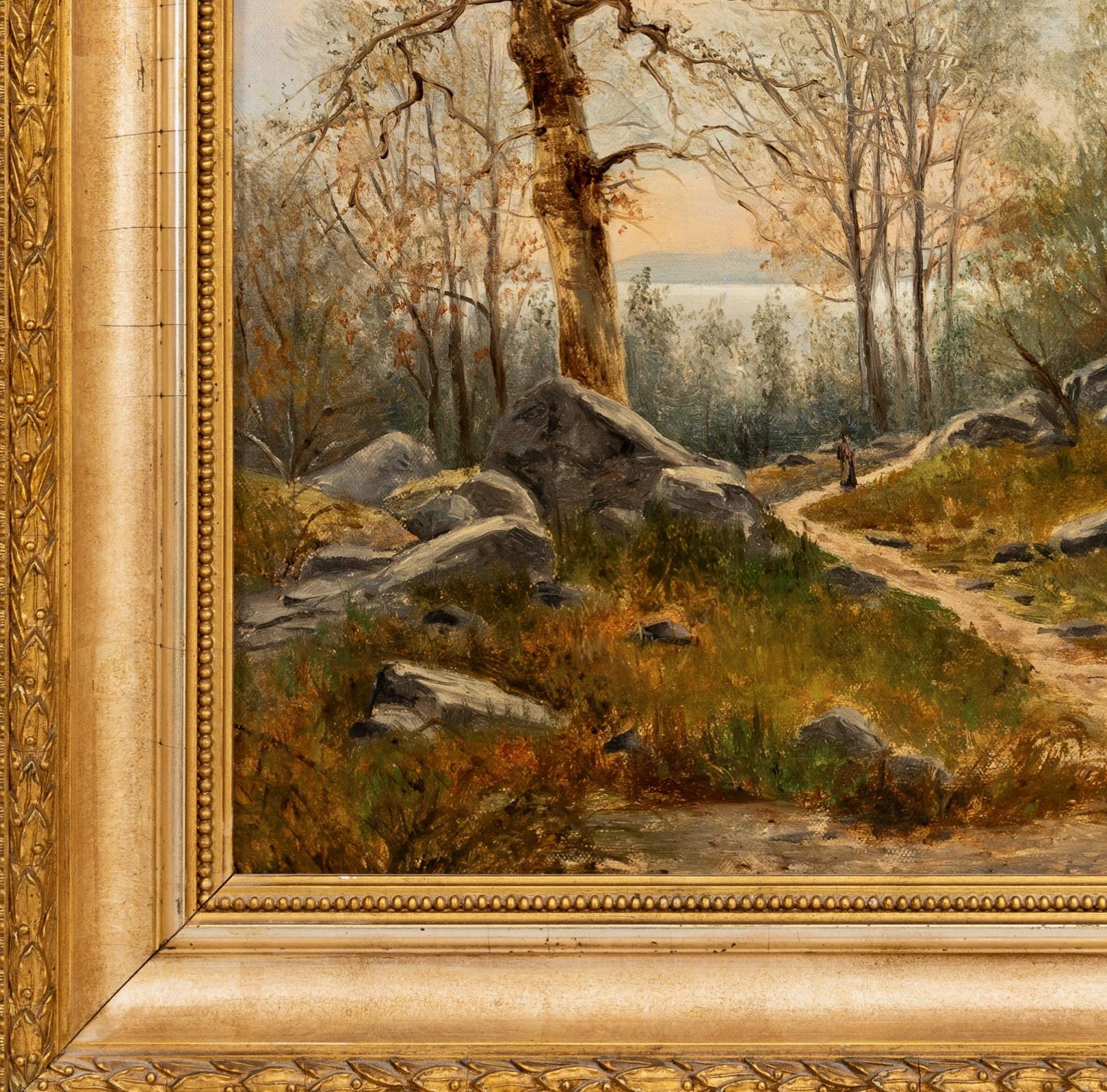 Paisaje otoñal atribuido a Arvid Mauritz Lindström (1849-1923)
Por un sendero que serpentea entre árboles y piedras junto a un lago, camina una mujer. La obra está pintada de forma relativamente libre y sensible, con sensación de movimiento, luz