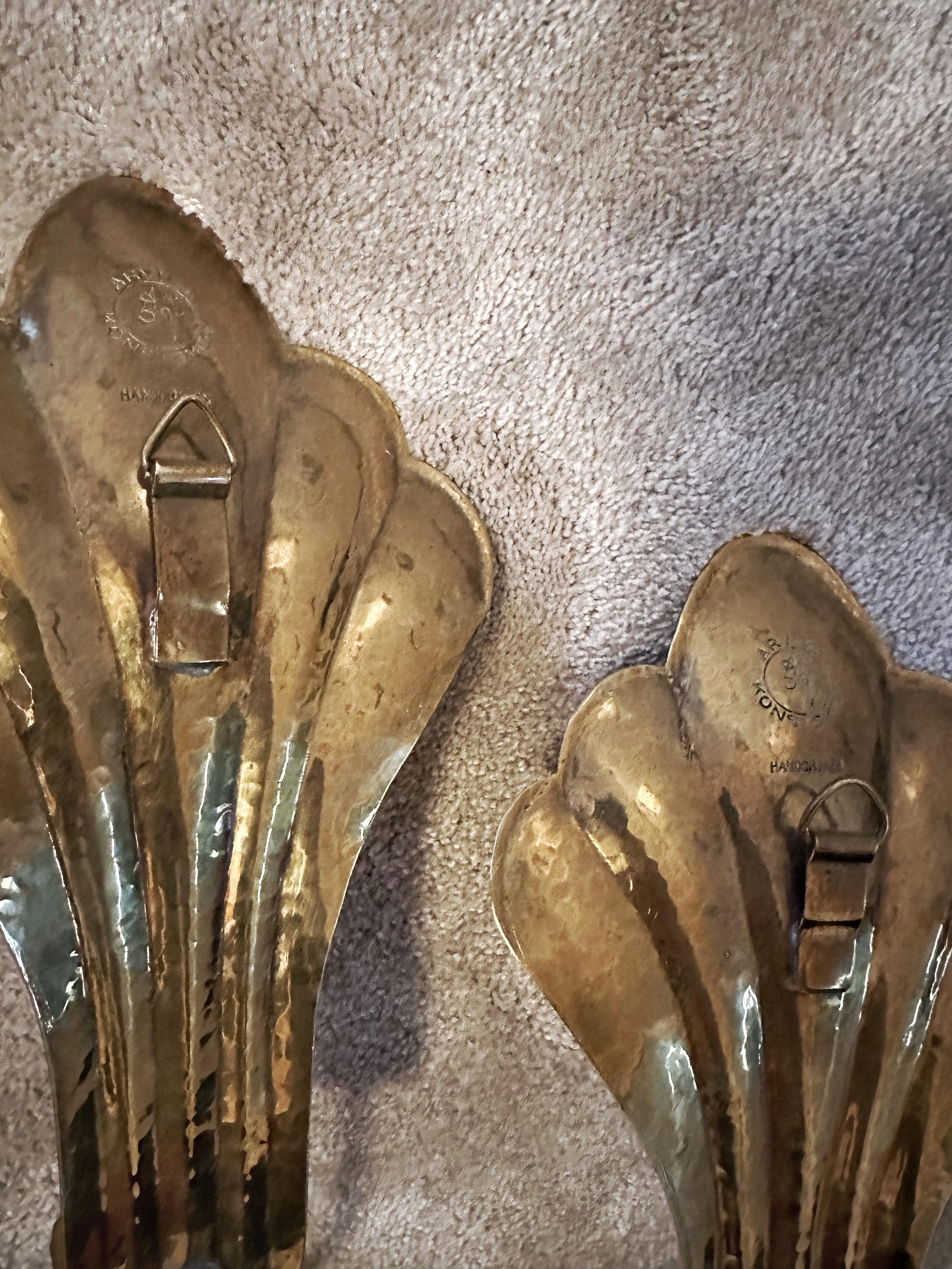 Metà XX secolo Coppia di candelieri da parete in ottone Arvika di Lars Holmström, Svezia, anni '60 in vendita