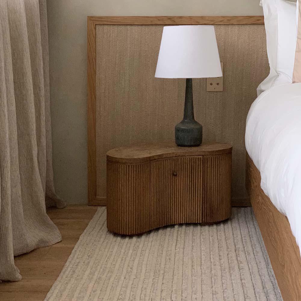 A calmy and cosy bedside table in fluted oak
This Ary bedside table reminds the Art Deco influence of its designer Emmanuelle Simon with its round and angular curves. Available in left or right ways, this side table offers soft and generous lines