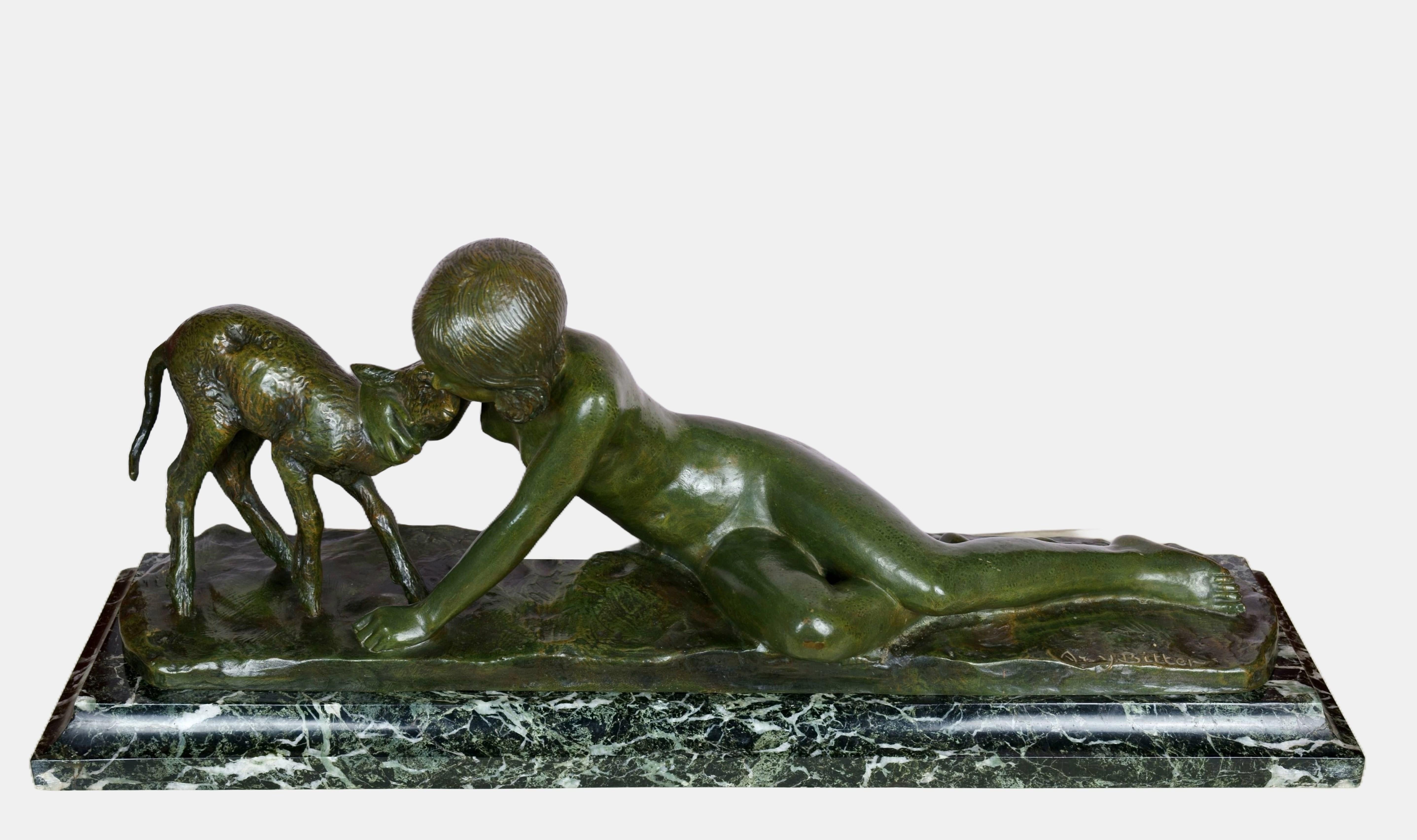 Chica con un niño / - Caricias de inocencia - - Sculpture Art Decó de Ary Bitter