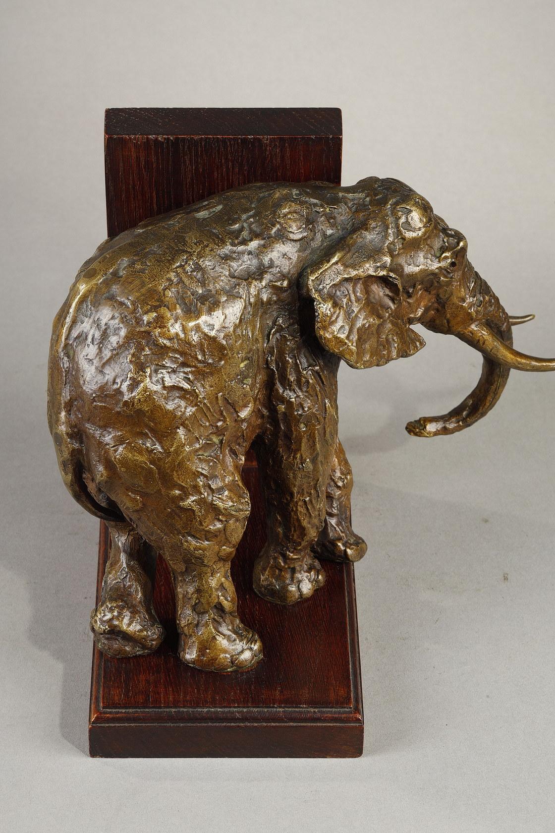 Pair of bookends with Elephants For Sale 8