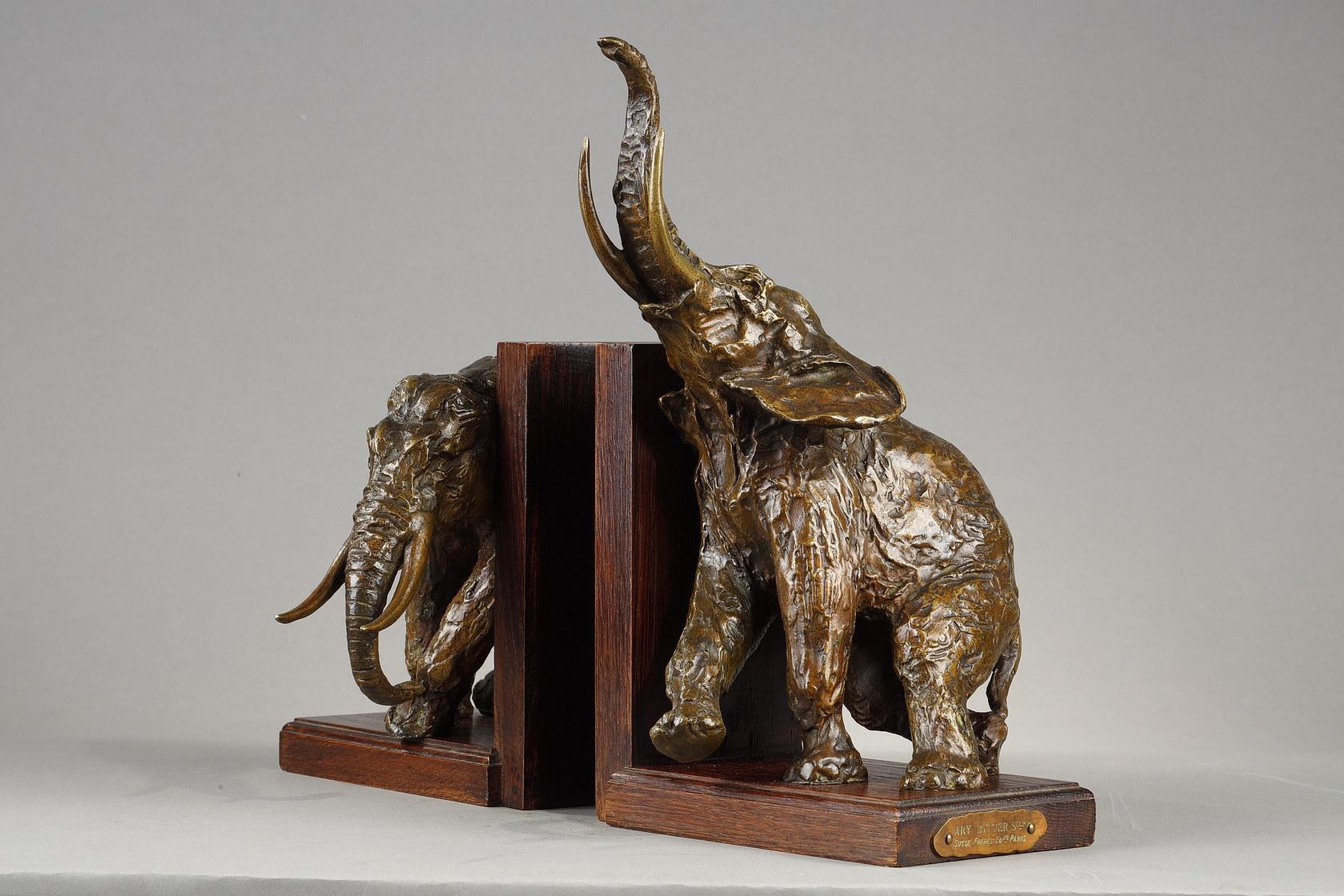 Pair of bookends with Elephants - French School Sculpture by Ary Bitter