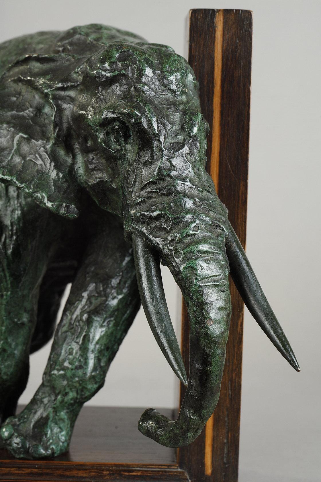 Ein Paar Buchstützen mit Elefanten (Französische Schule), Sculpture, von Ary Bitter