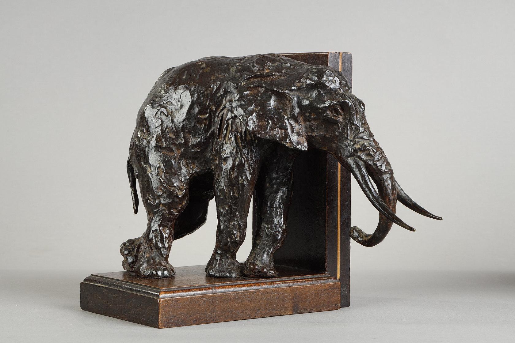 Ein Paar Buchstützen mit Elefanten (Französische Schule), Sculpture, von Ary Bitter