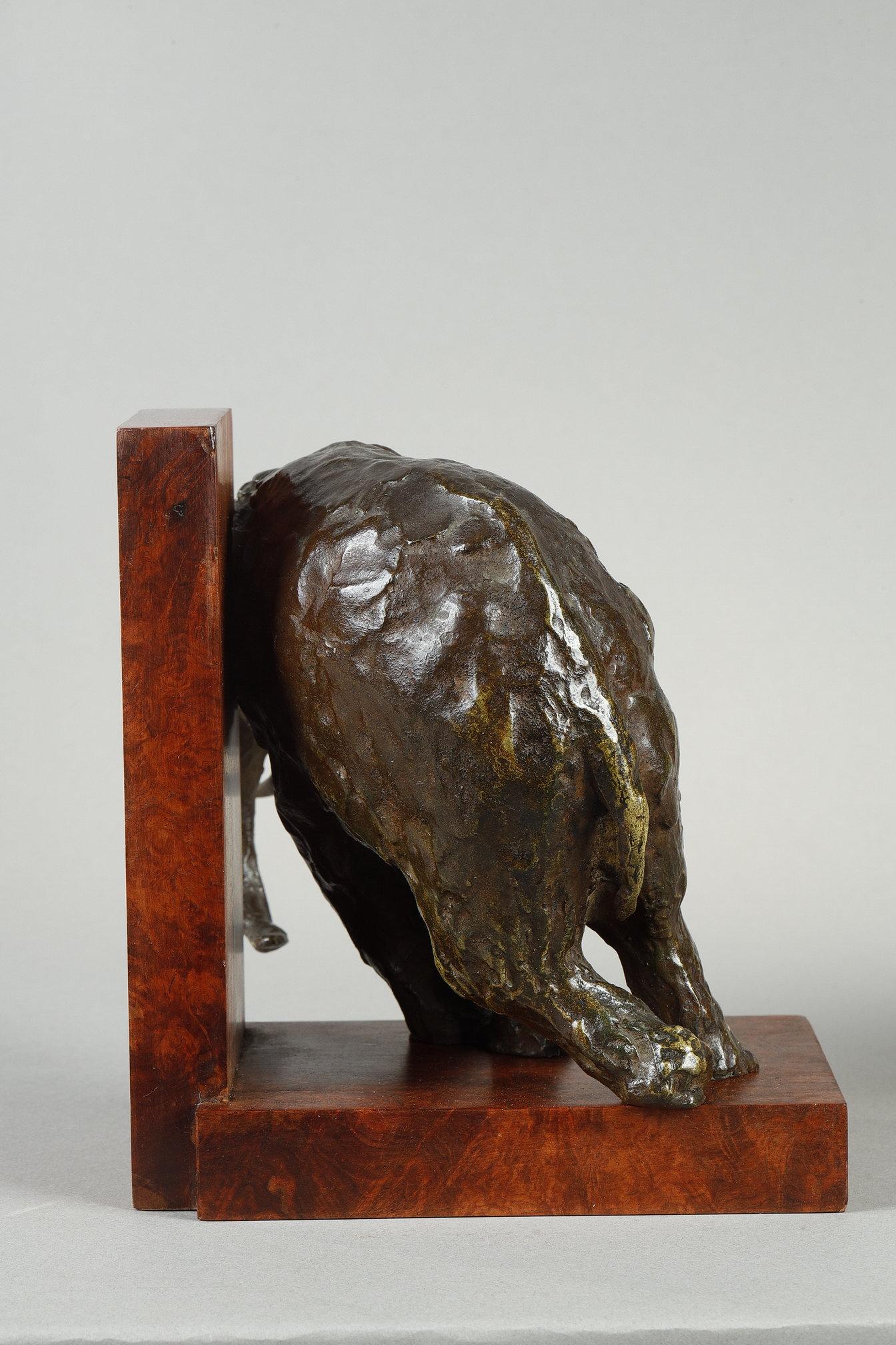 Pair of bookends with Elephants
by Ary BITTER (1883-1973)

Pair of bronze sculptures with a nuanced greenish light brown patina
Raised on their original veneered amaranth burl bases

Signed 