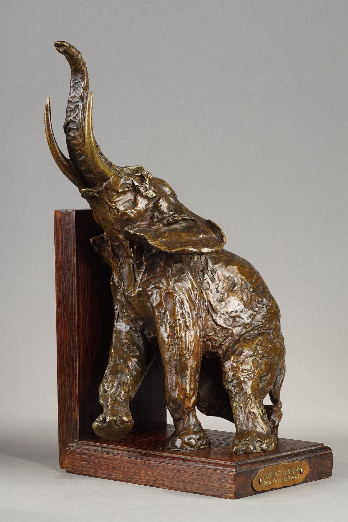 Pair of bookends with Elephants For Sale 3