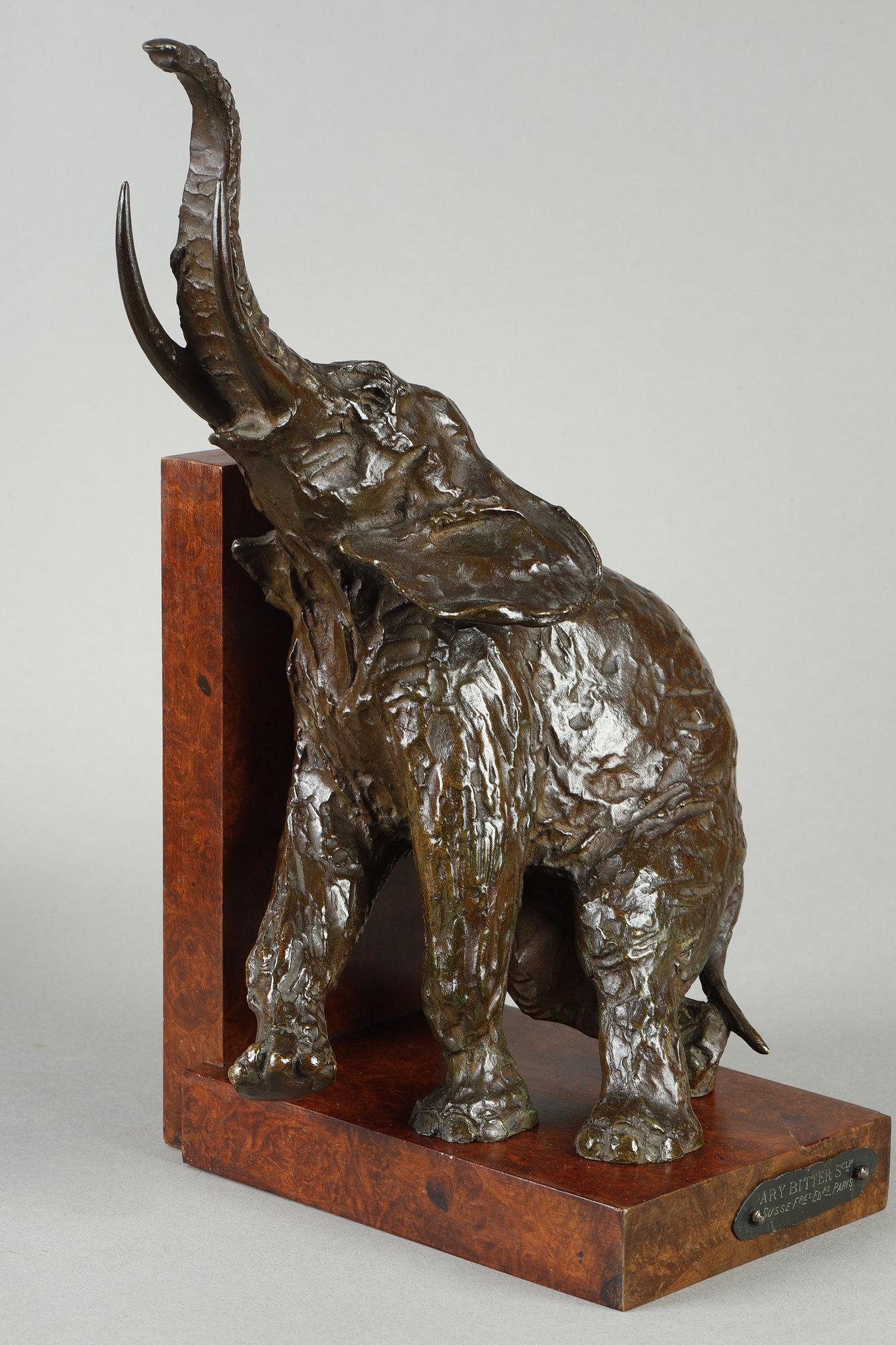 Pair of bookends with Elephants For Sale 2