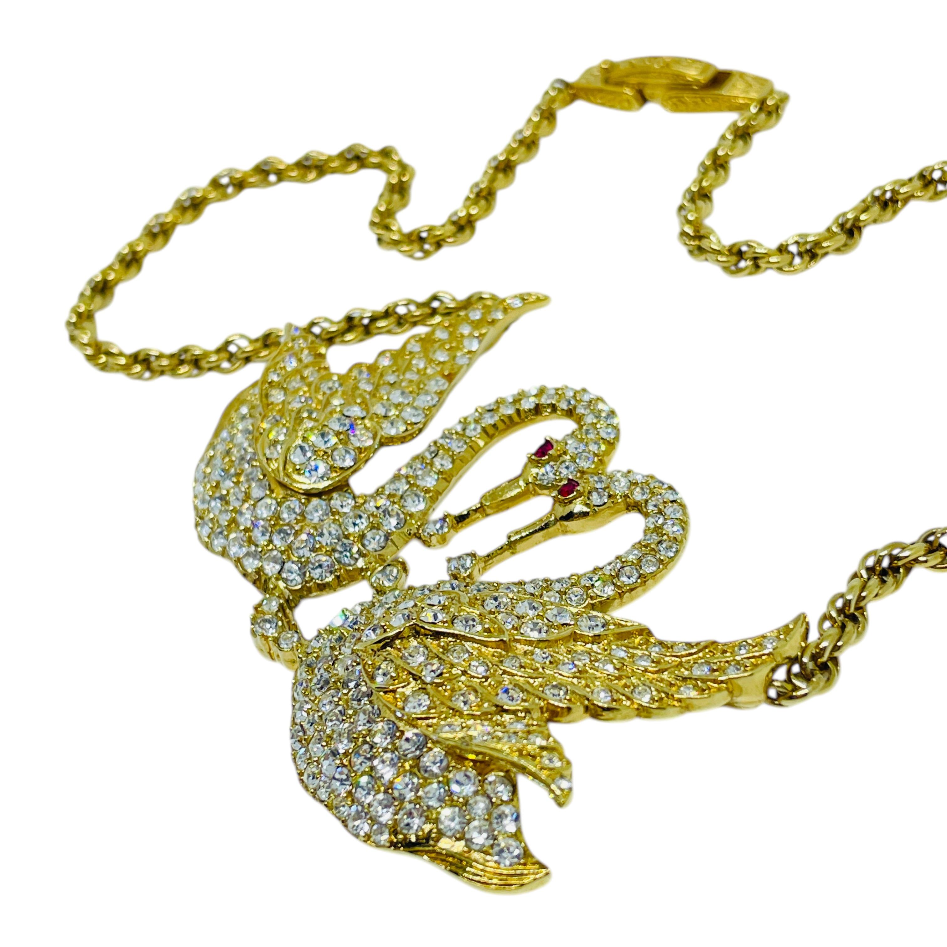 A&S ATTWOOD & SAWYER - Collier de créateur en cristaux plaqués or avec motif d'amour en forme de cygne Pour femmes en vente