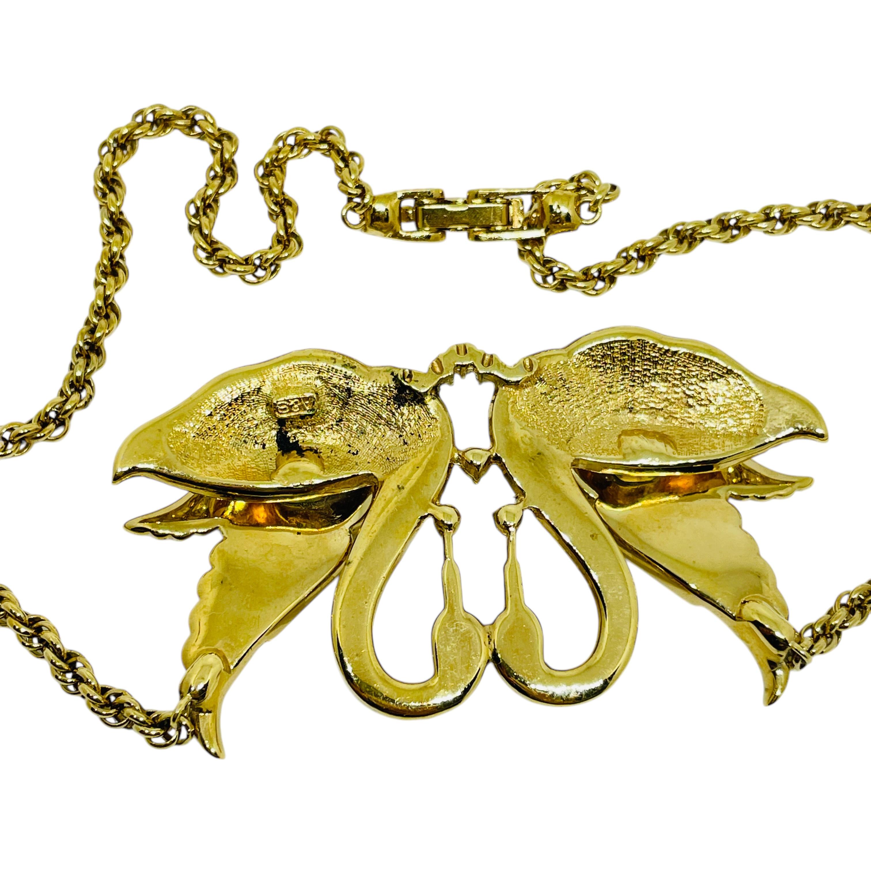 A&S ATTWOOD & SAWYER - Collier de créateur en cristaux plaqués or avec motif d'amour en forme de cygne en vente 1