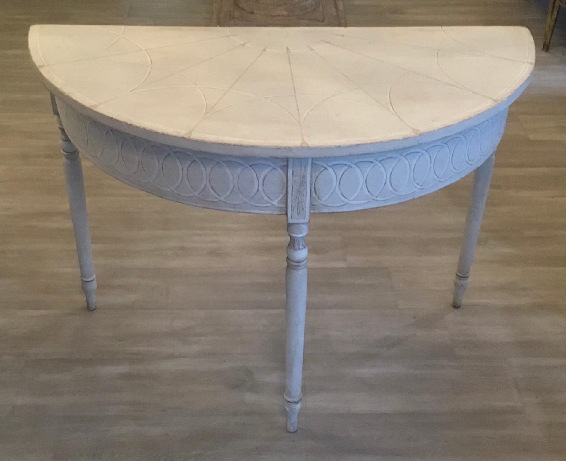 Dipinto a mano Tavolo francese Demi Lune con vernice decorativa in vendita