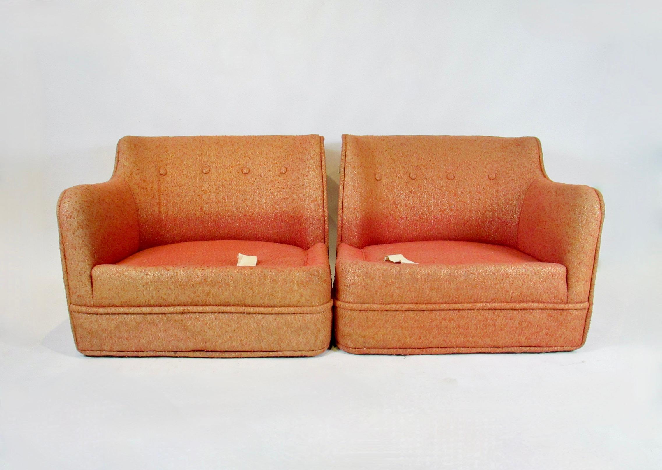 As Found Pair of 1940s Hollywood Regency Right and Left chairs or settee im Zustand „Starke Gebrauchsspuren“ im Angebot in Ferndale, MI