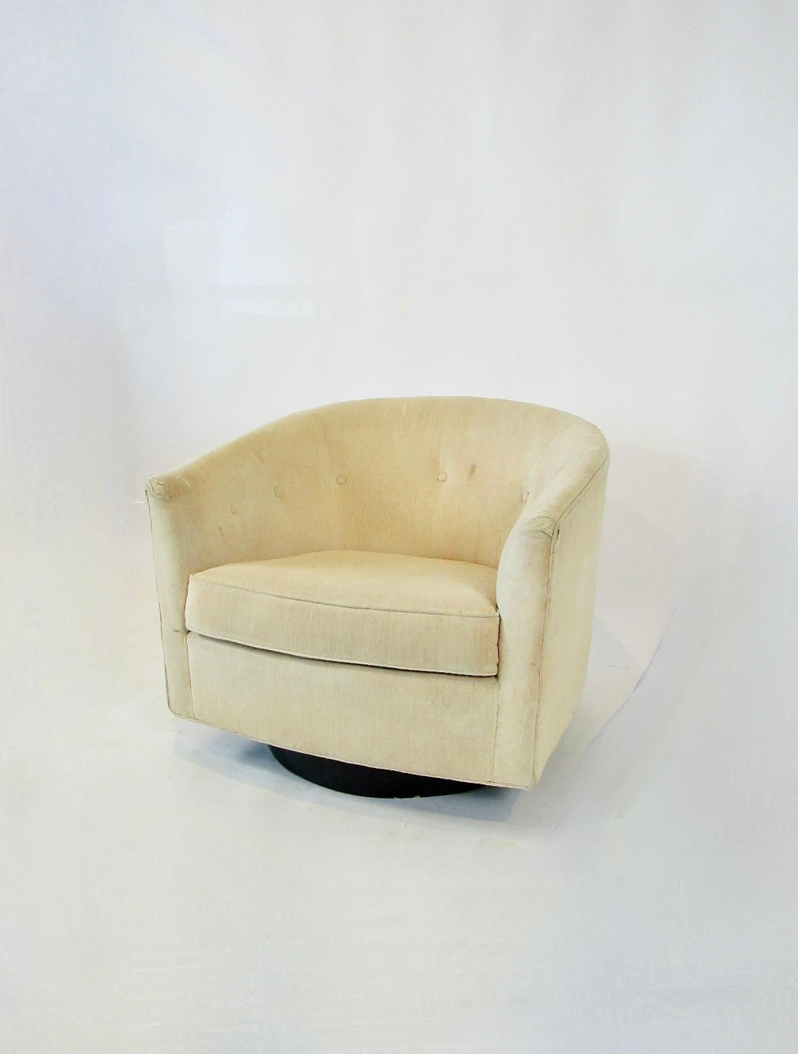 American As is Milo Baughman style Bernhardt Flair swivel tilt barrel back lounge chair For Sale