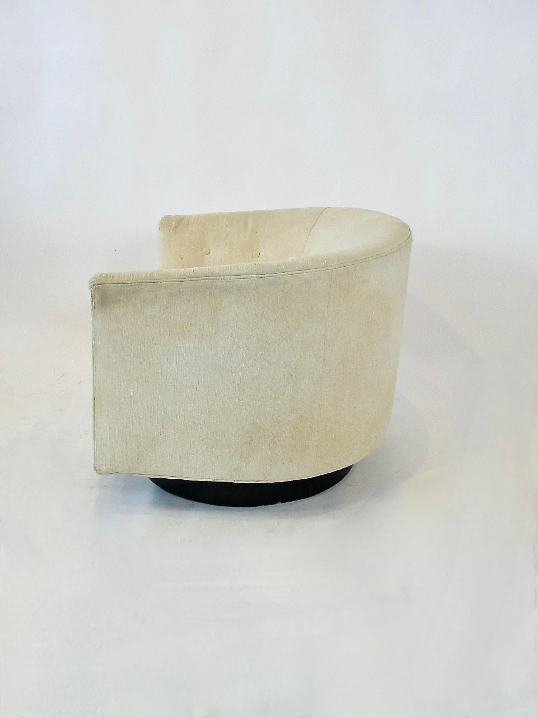 20th Century As is Milo Baughman style Bernhardt Flair swivel tilt barrel back lounge chair For Sale
