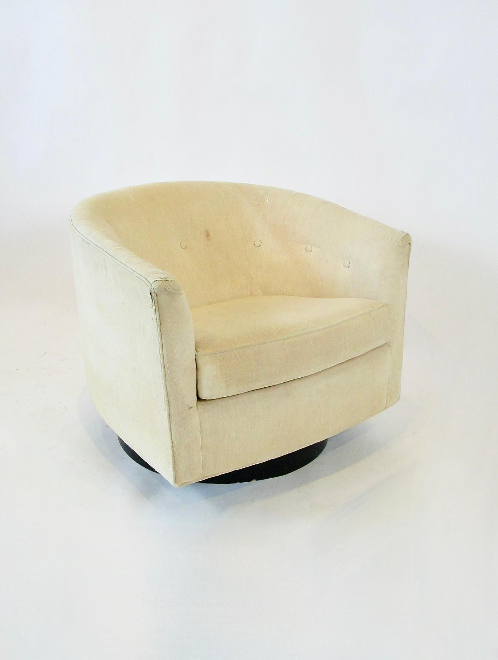 As is Milo Baughman style Bernhardt Flair swivel tilt barrel back lounge chair For Sale 2