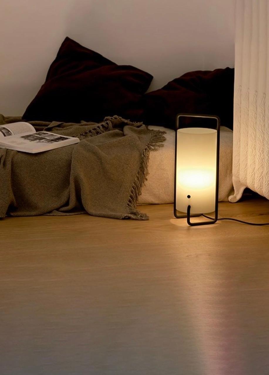 Espagnol Lampe à poser Asa par Miguel Milá pour Santa & Cole en vente