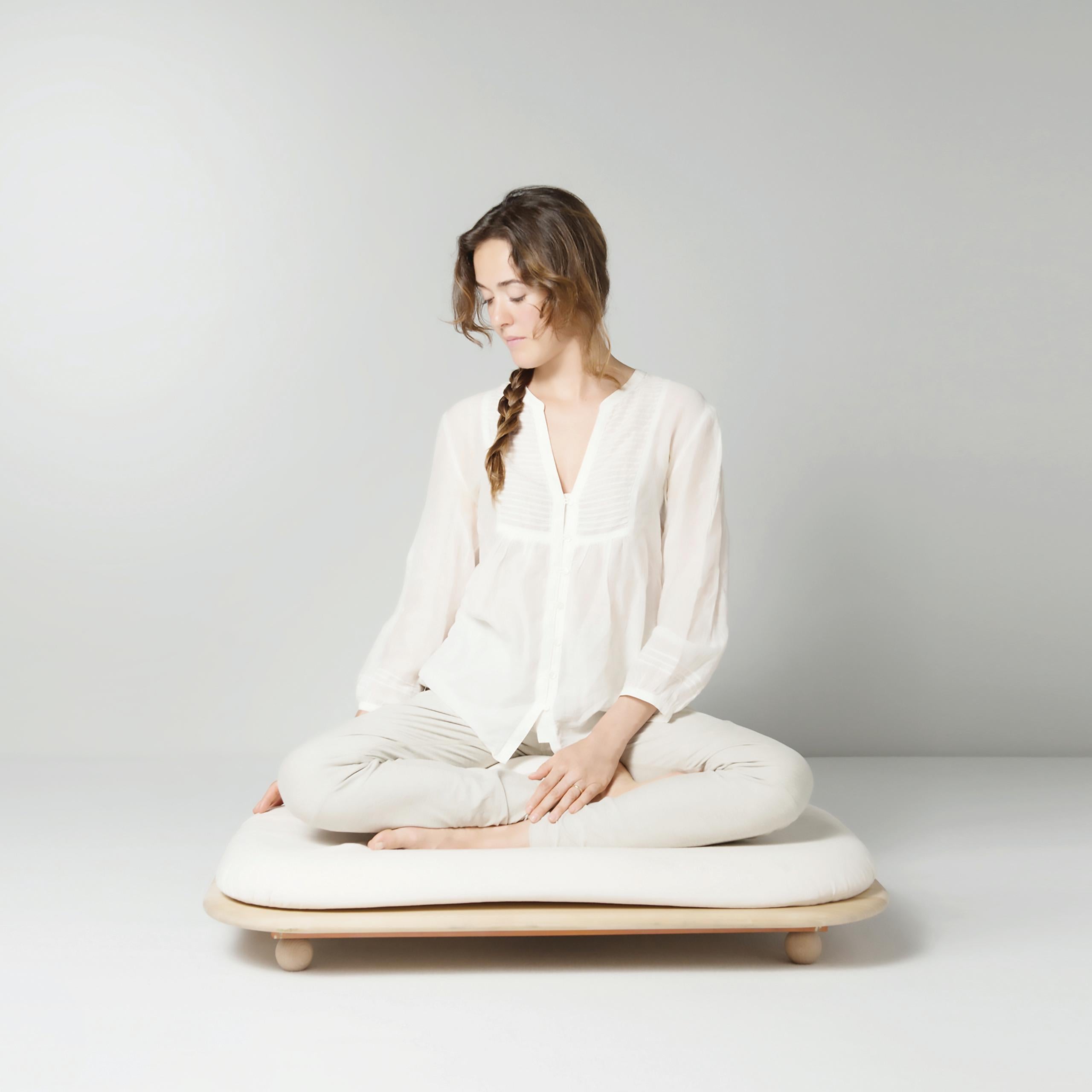 The ASANA is a floor seat with an aim to take us closer to the earth and facilitate physical and mental balance. In the sanskritic yoga tradition asana means “the posture that brings comfort and steadiness”.
Customisation is a main aspect of the