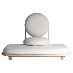 Chaise d'appoint ASANA, coton neutre, cadre en cuivre et base en bois par Mario Milana