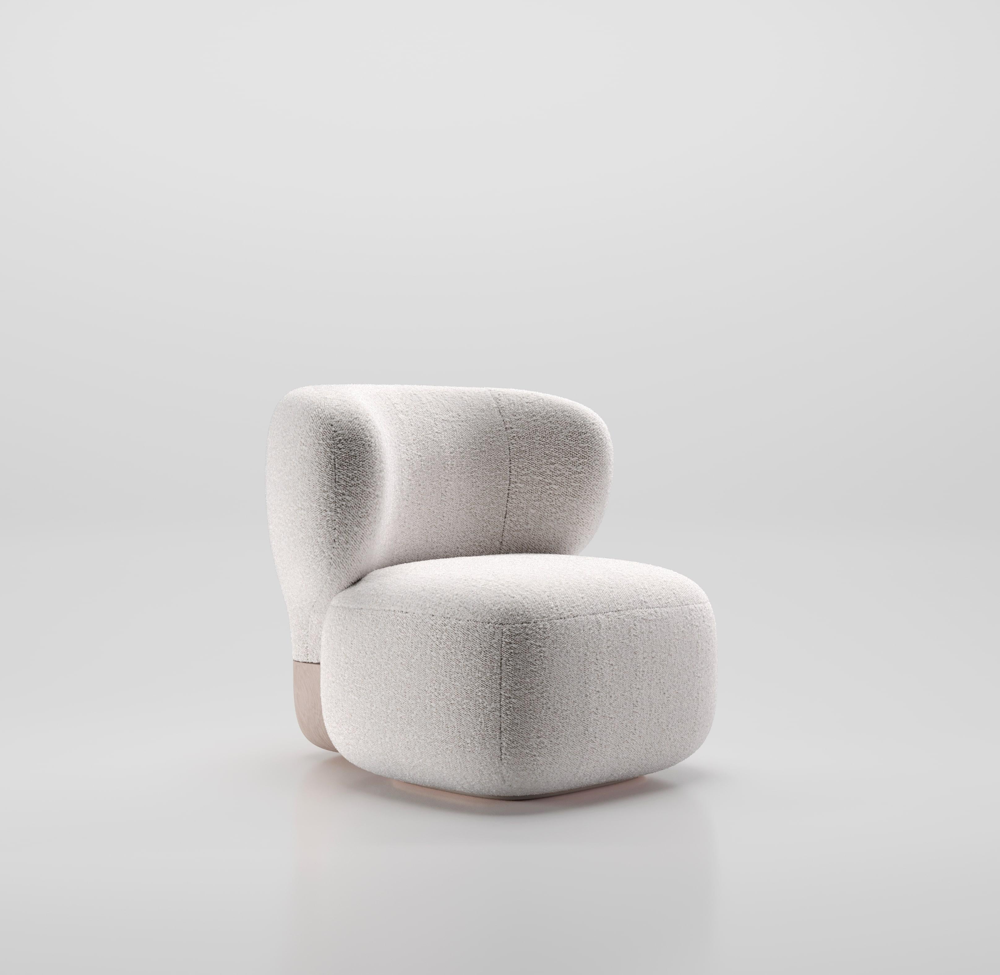 ASAWA Sculptural Contemporary Armchair aus Stoff und Massivholz (Moderne) im Angebot
