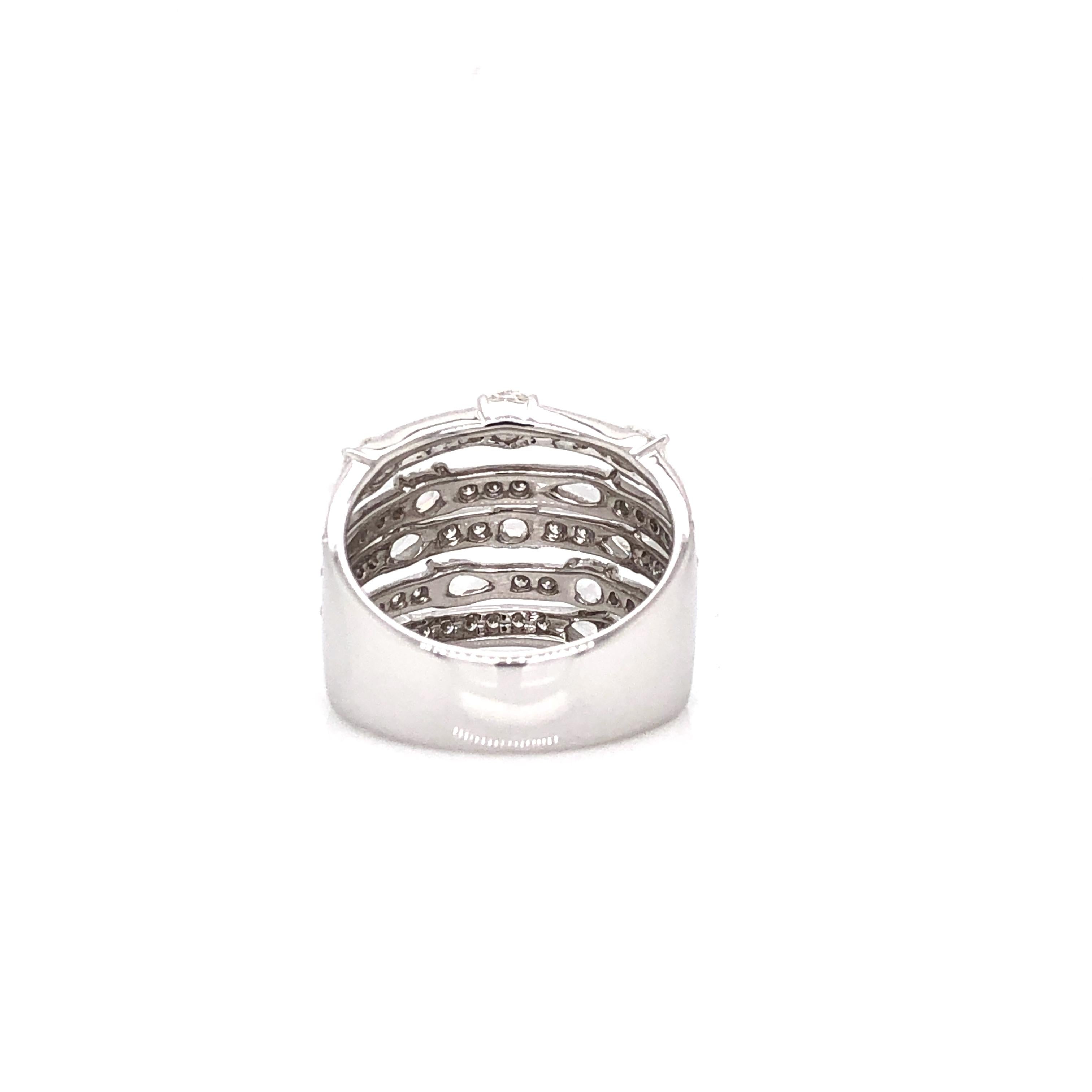 The Row Collection 5 Row Band Diamants taille rose et brillant 1.84 Carat Tw 18k Wh en vente 1