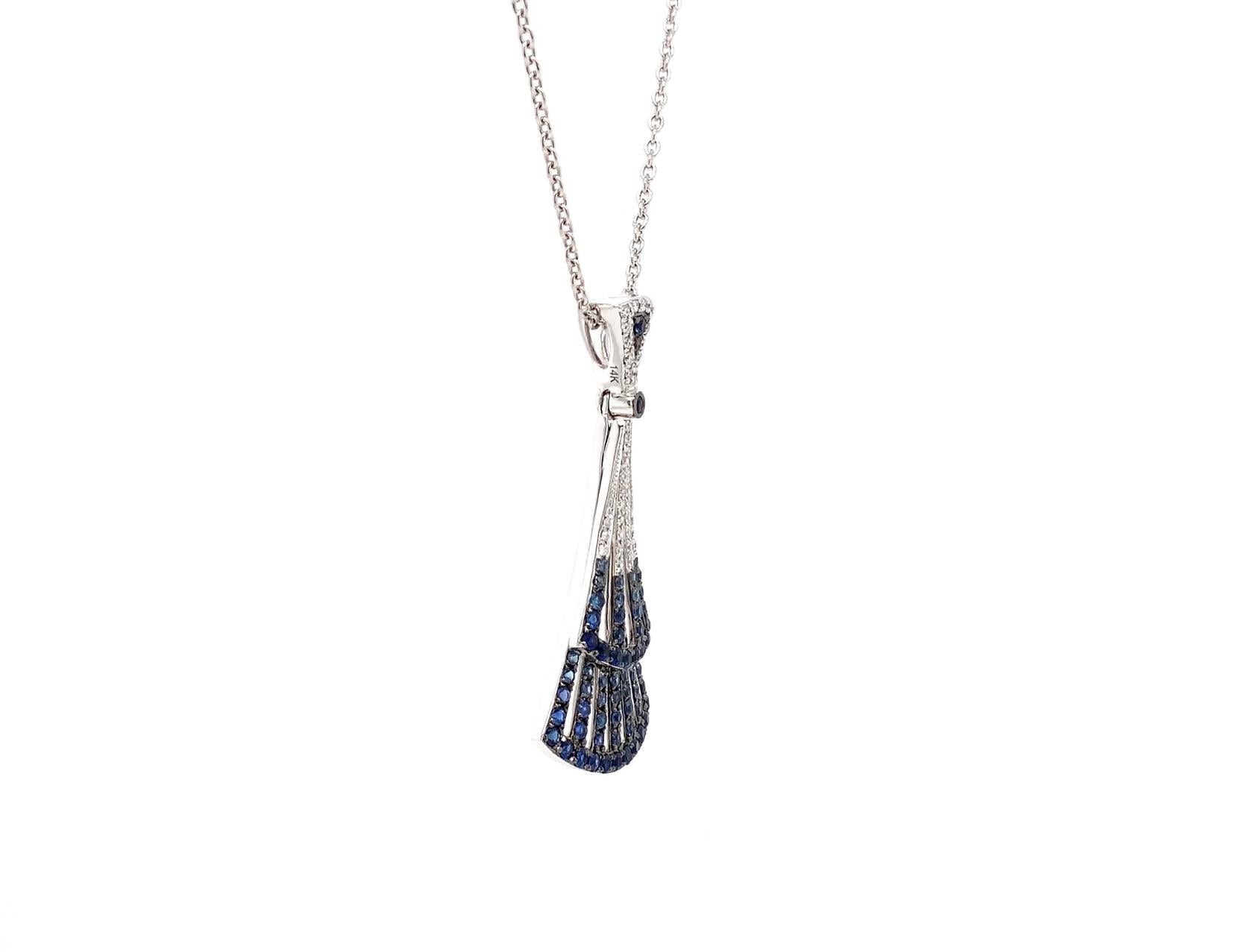 Art déco Pendentif lavallière de la collection ASBA en 14 carats, saphir bleu et diamants pavés en vente