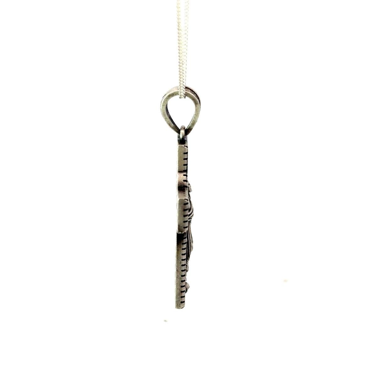 Herrenanhänger „Ascension Engraved Jesus in Cross“ für ihn aus massivem Silberschmuck für Damen oder Herren im Angebot