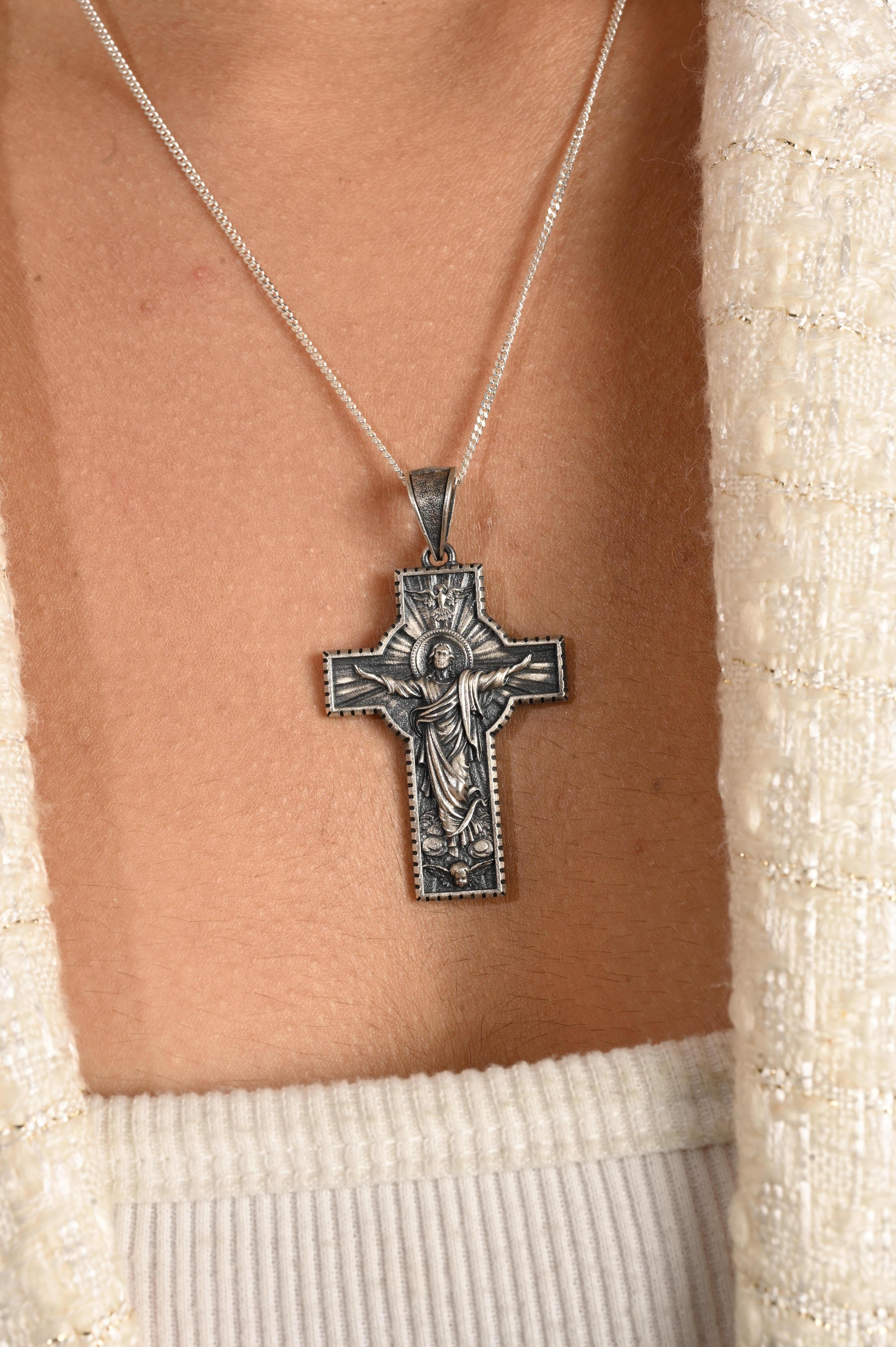 Herrenanhänger „Ascension Engraved Jesus in Cross“ für ihn aus massivem Silberschmuck im Zustand „Neu“ im Angebot in New York, NY