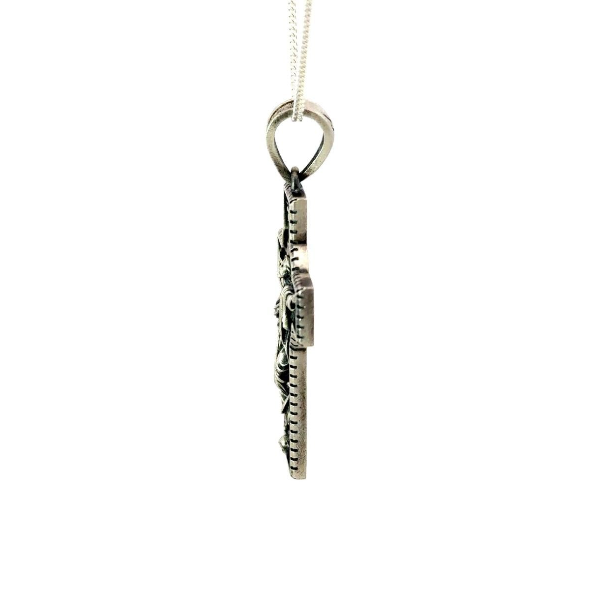 Herrenanhänger „Ascension Engraved Jesus in Cross“ für ihn aus massivem Silberschmuck im Angebot 3