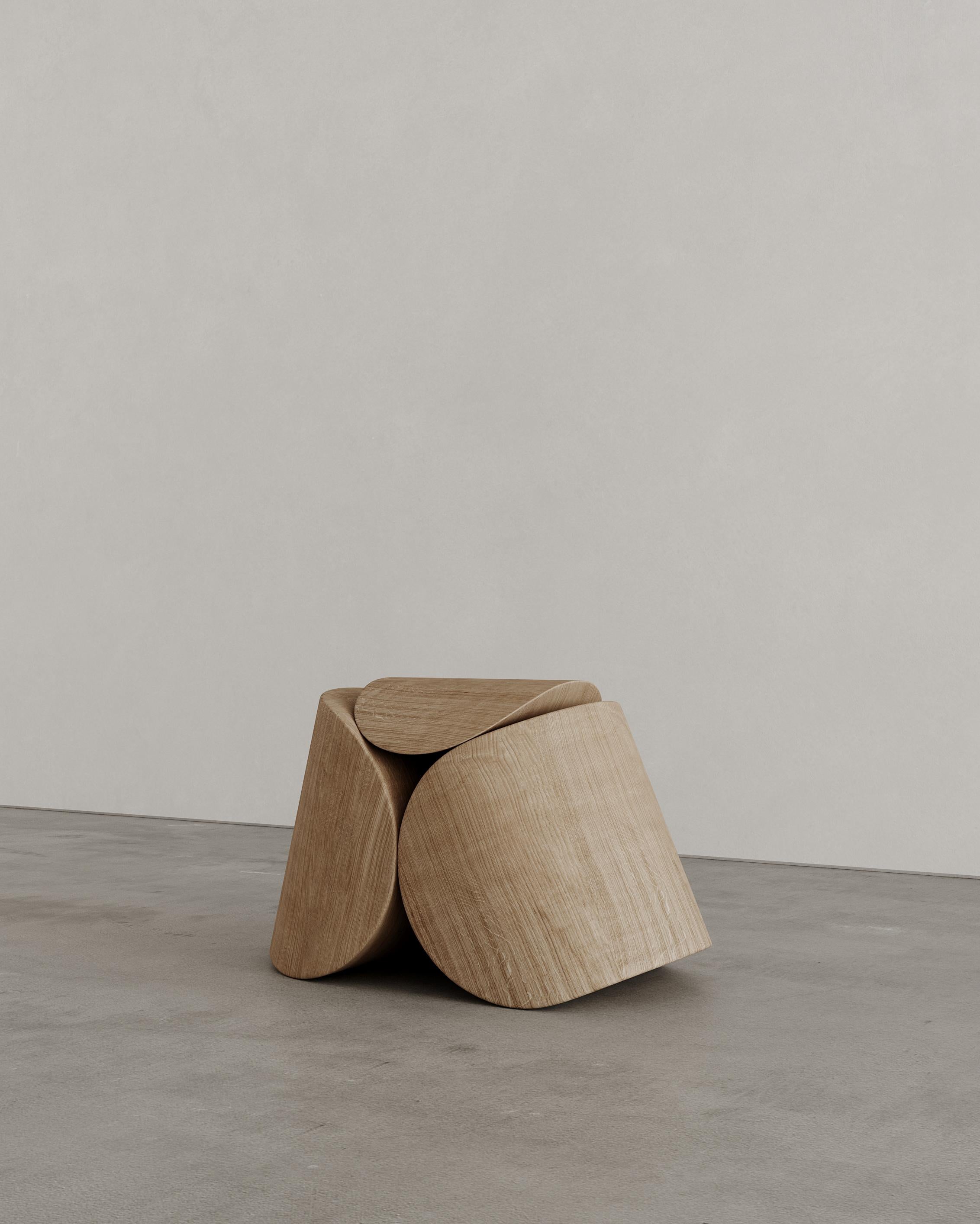 Ascetic-Hocker aus Eiche von Studio Romell (Postmoderne) im Angebot