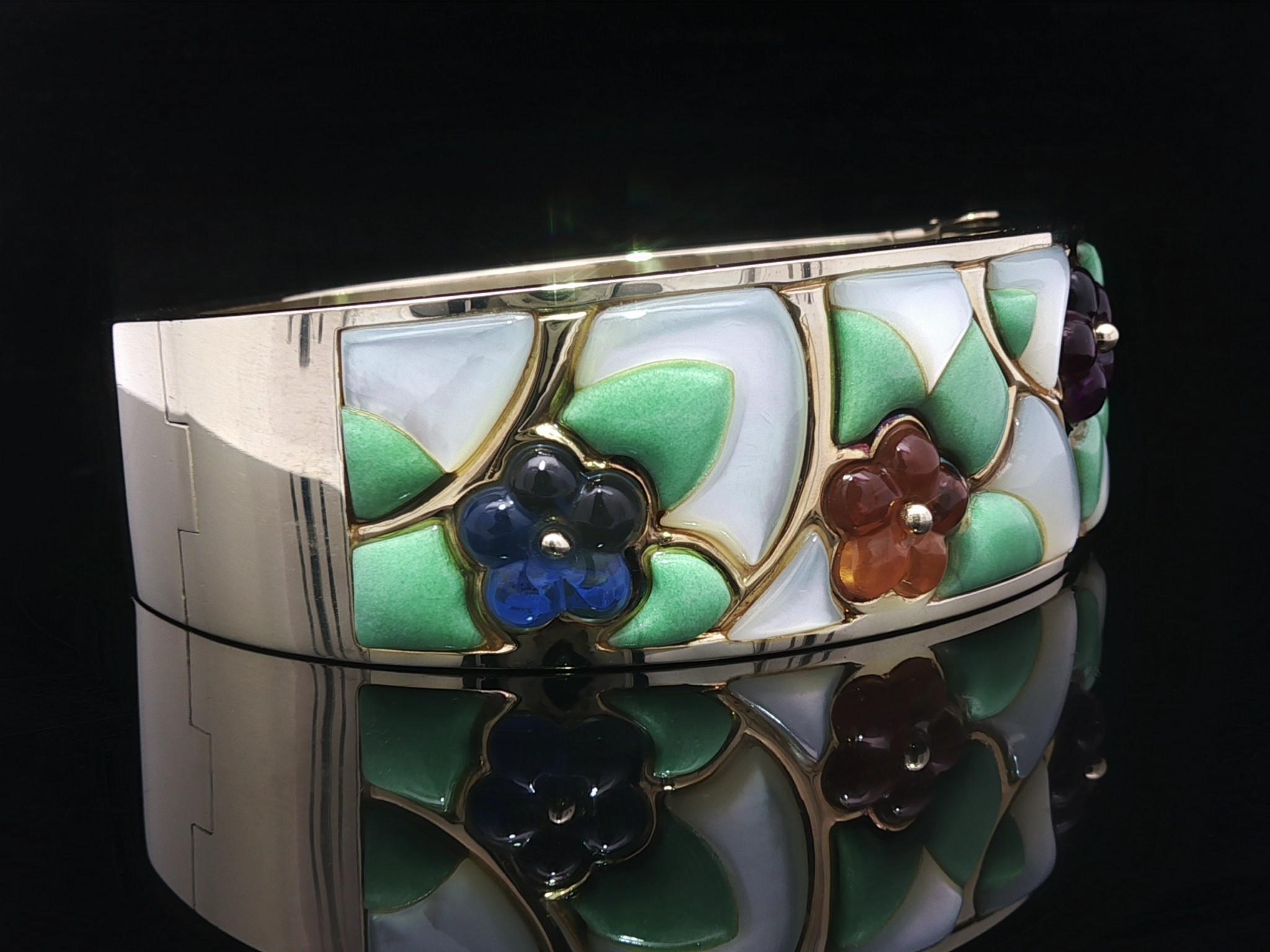 Asch Grossbardt 14k Gold Intarsien Perlmutt Türkis & geschnitzten Steinen Armreif im Angebot 6