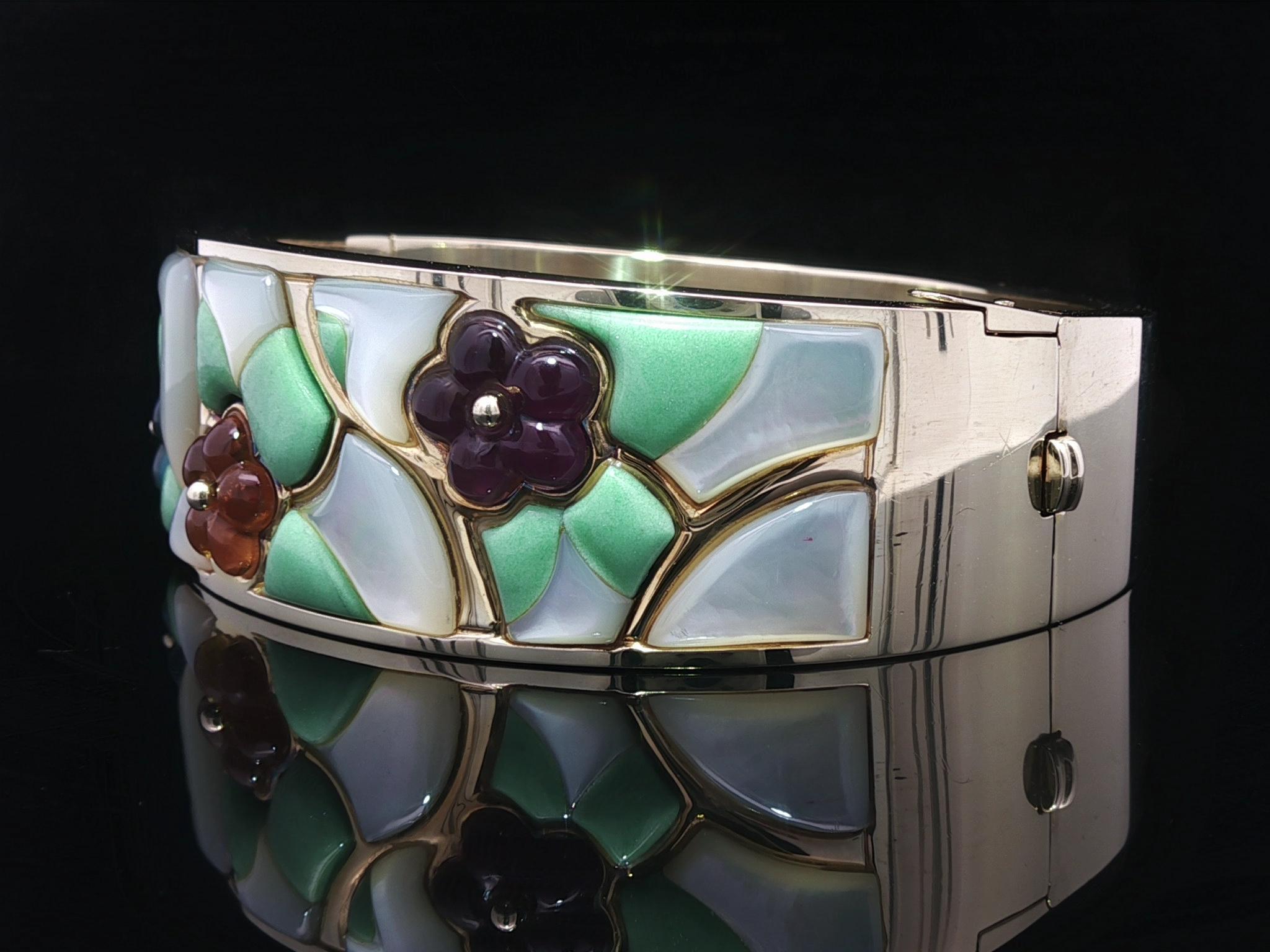 Asch Grossbardt 14k Gold Intarsien Perlmutt Türkis & geschnitzten Steinen Armreif im Angebot 7