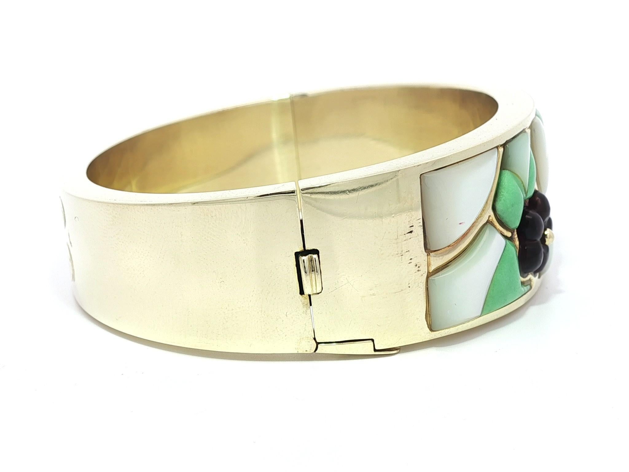 Asch Grossbardt 14k Gold Intarsien Perlmutt Türkis & geschnitzten Steinen Armreif im Angebot 2