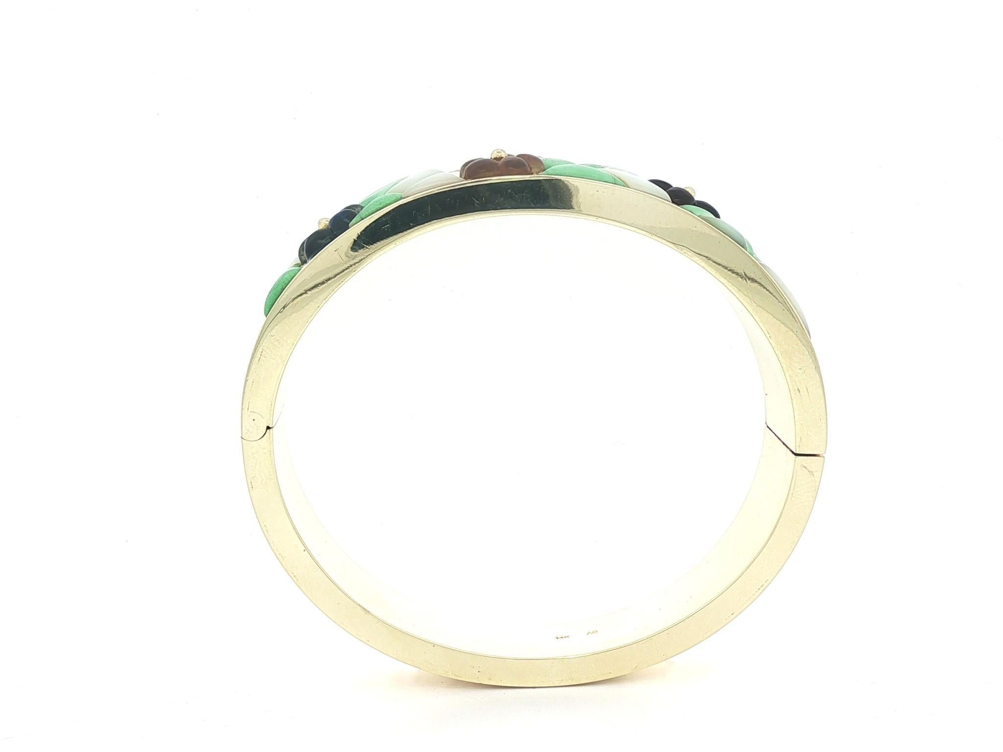 Asch Grossbardt 14k Gold Intarsien Perlmutt Türkis & geschnitzten Steinen Armreif im Angebot 4